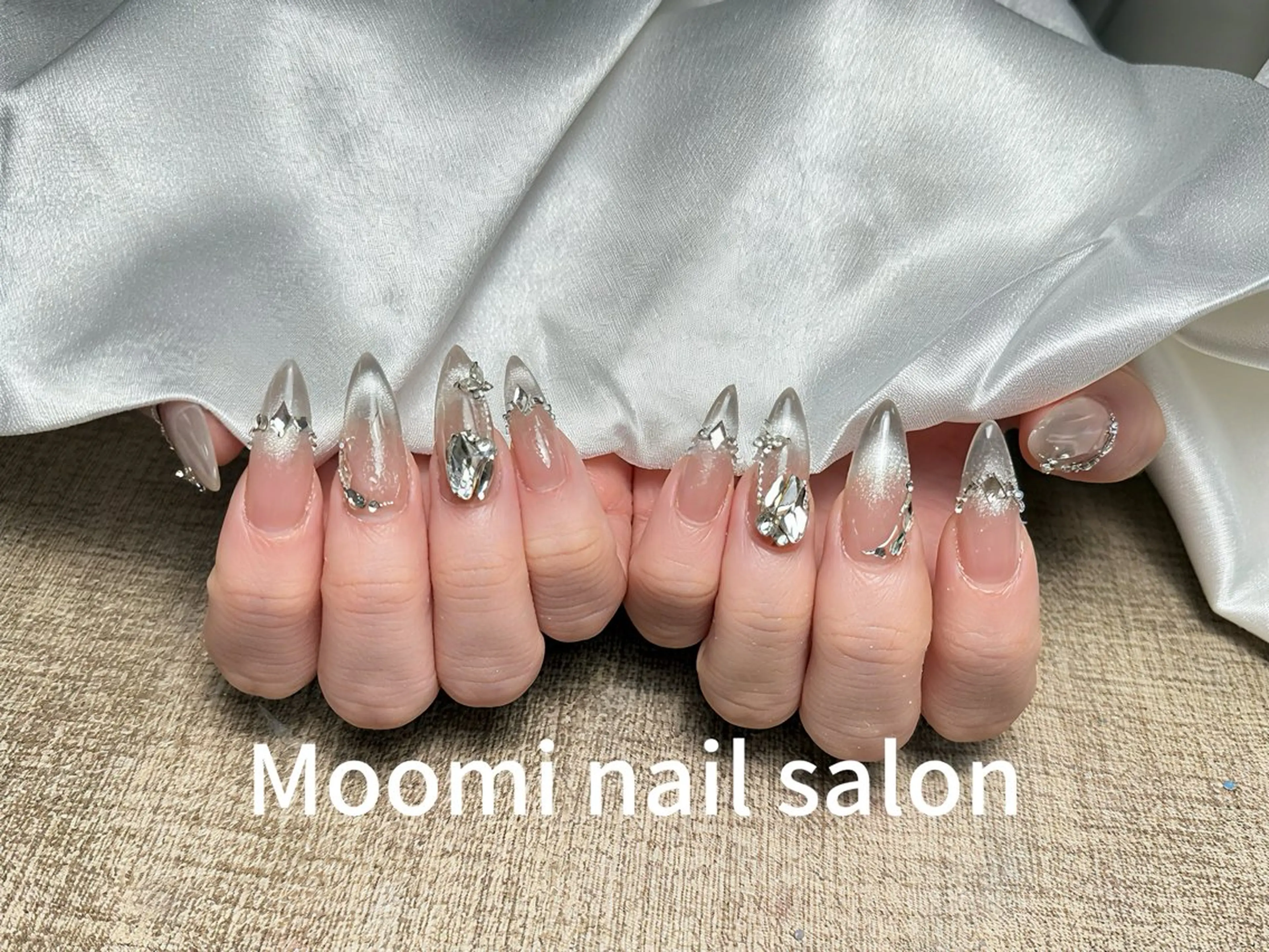 ロング 韓国風ヘア ハンドネイル Moomi nail salonのネイルデザイン