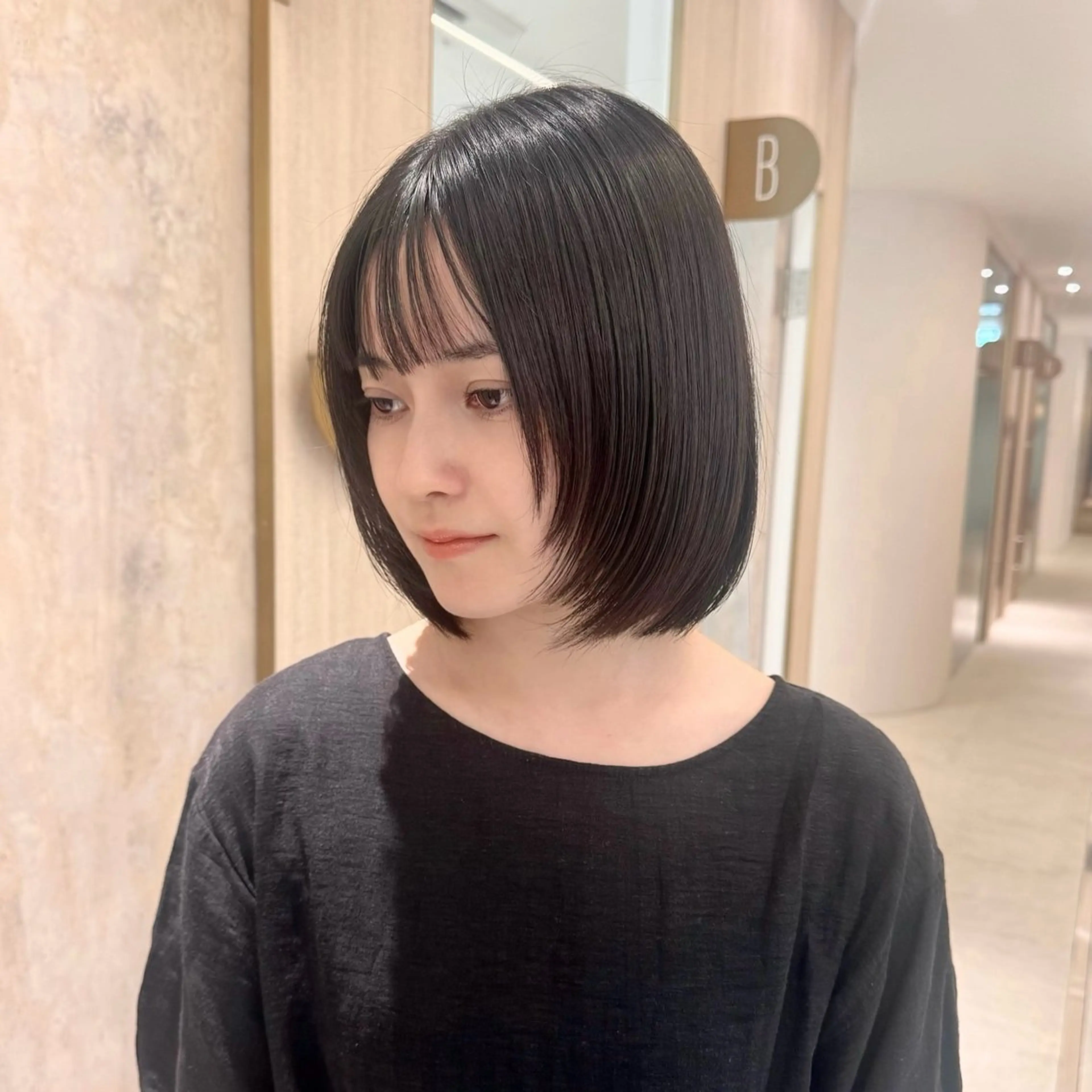 ミディアム カット トリートメント foto所属・𝐁𝐋𝐔𝐄𝐓 /カット特化/荒井のヘアスタイル