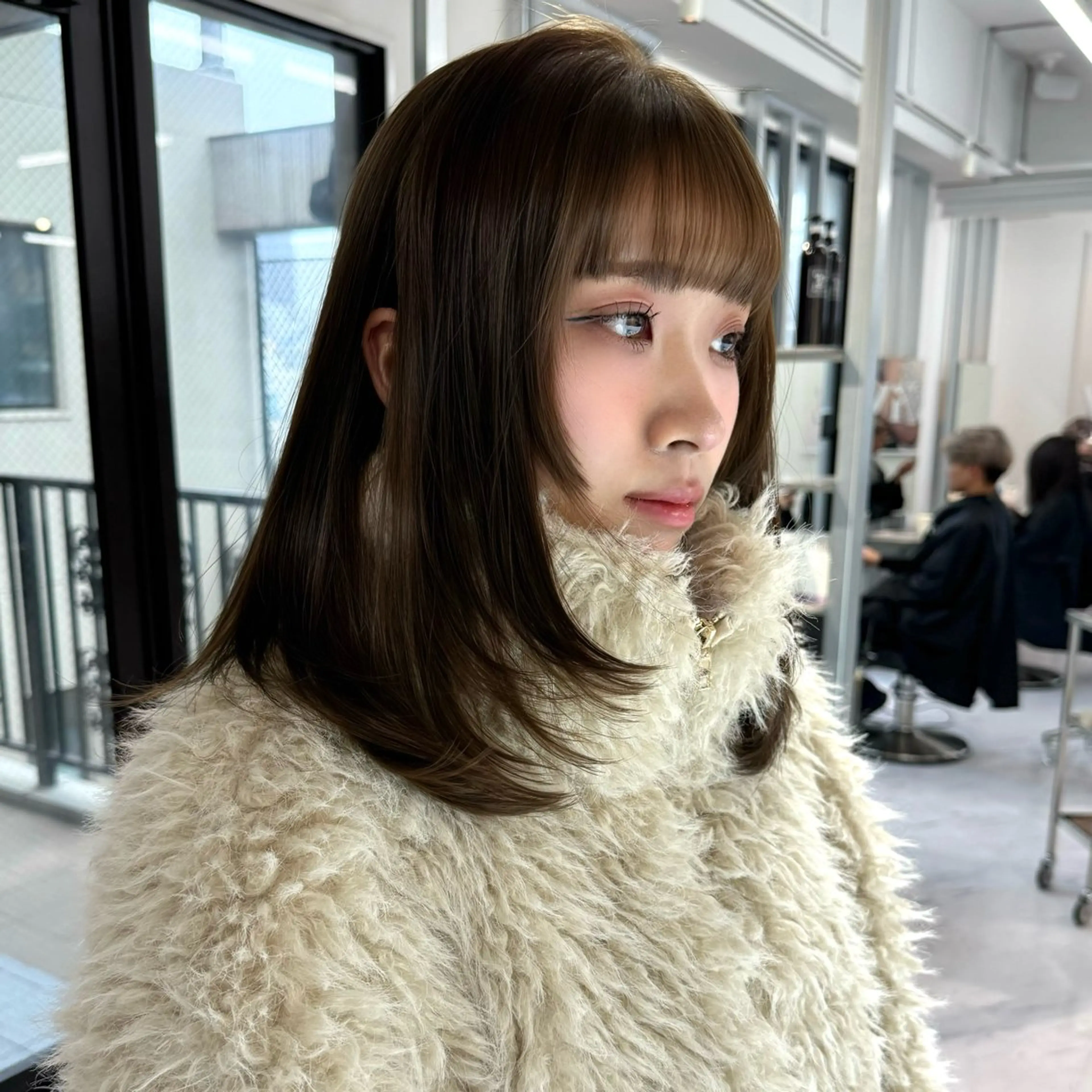 ミディアム ボブ 伸ばしかけ レイヤーカット ヘアカラー 鍋田/ vivie/ 縮毛矯正／レイヤーのヘアスタイル