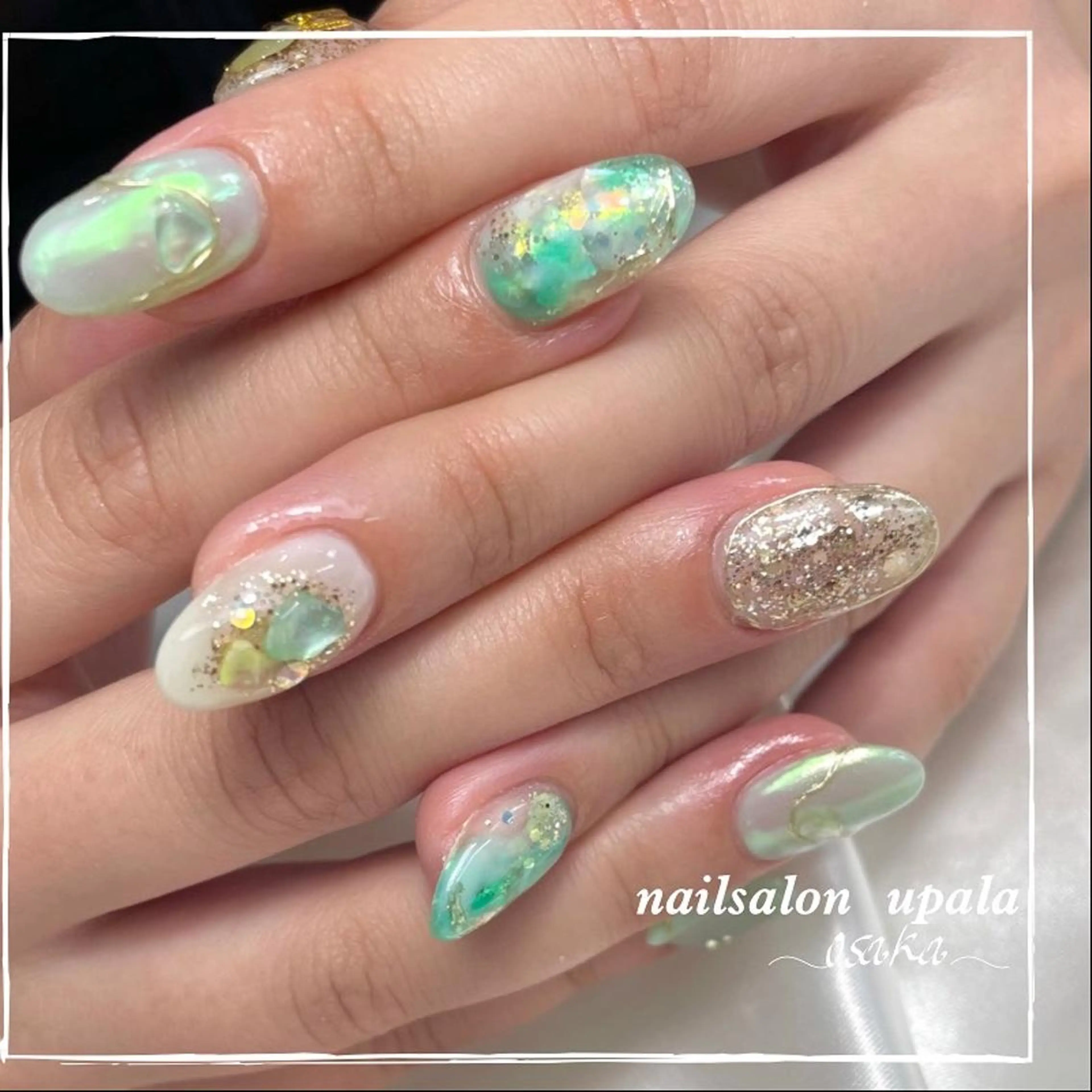 ネイル グリーン ミラーネイル ニュアンスネイル 春ネイル ハンドネイル upala Mayukoのネイルデザイン