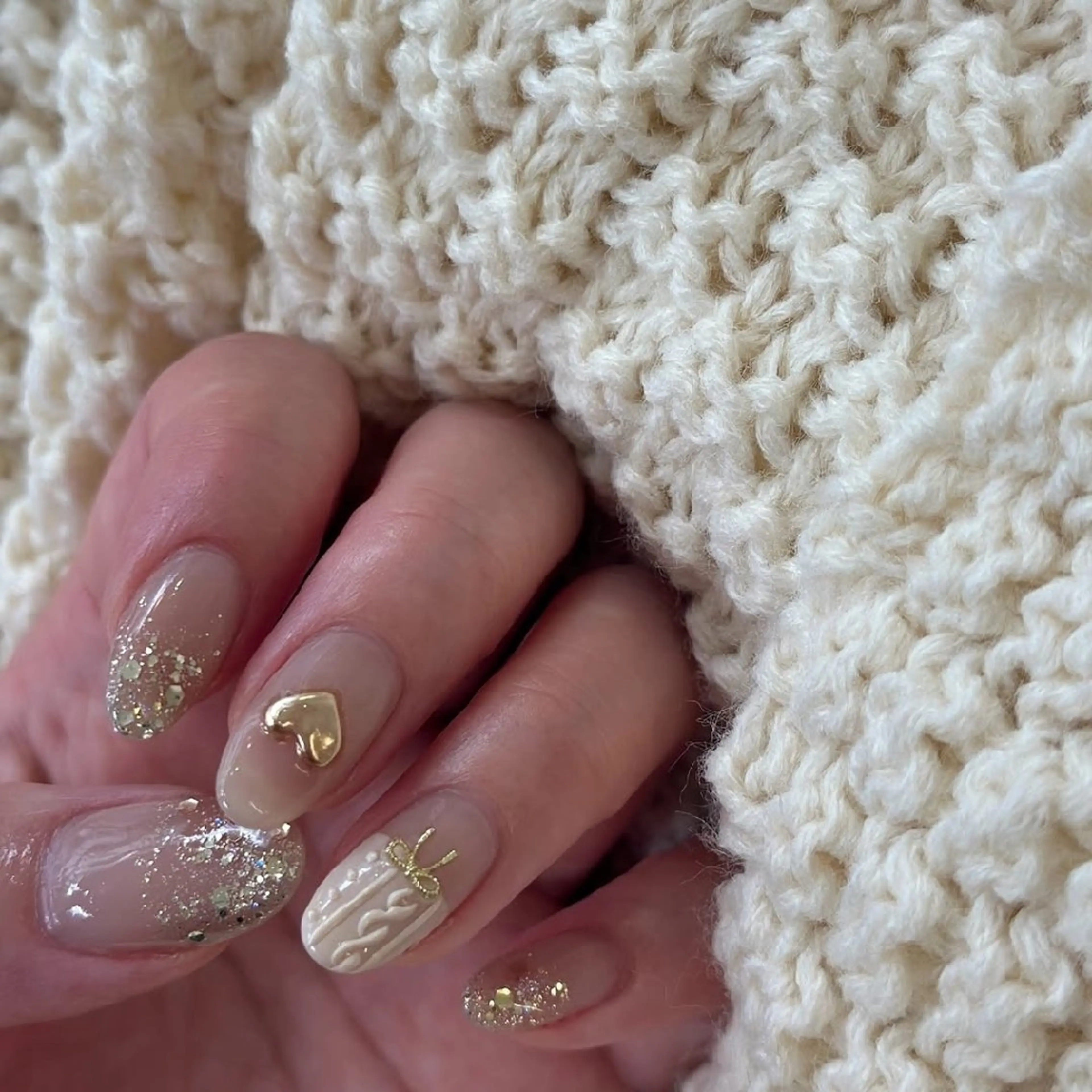 ネイル チークネイル フレンチネイル ジェルネイル ガラスフレンチ キラキラネイル ハンドネイル UM Nail Salonのネイルデザイン