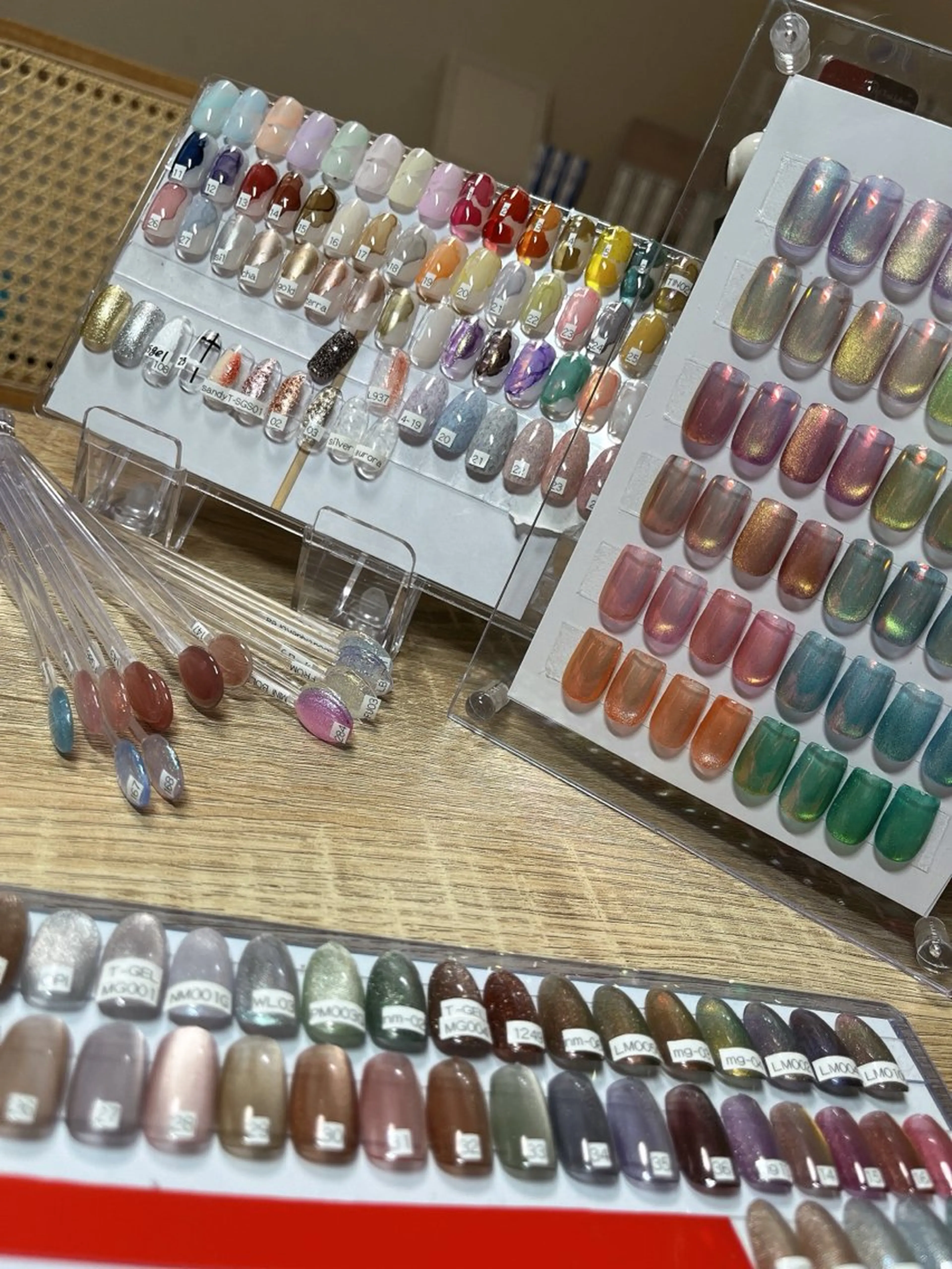 ネイル オーロラネイル マグネットネイル eol. 【エオル】のネイルデザイン