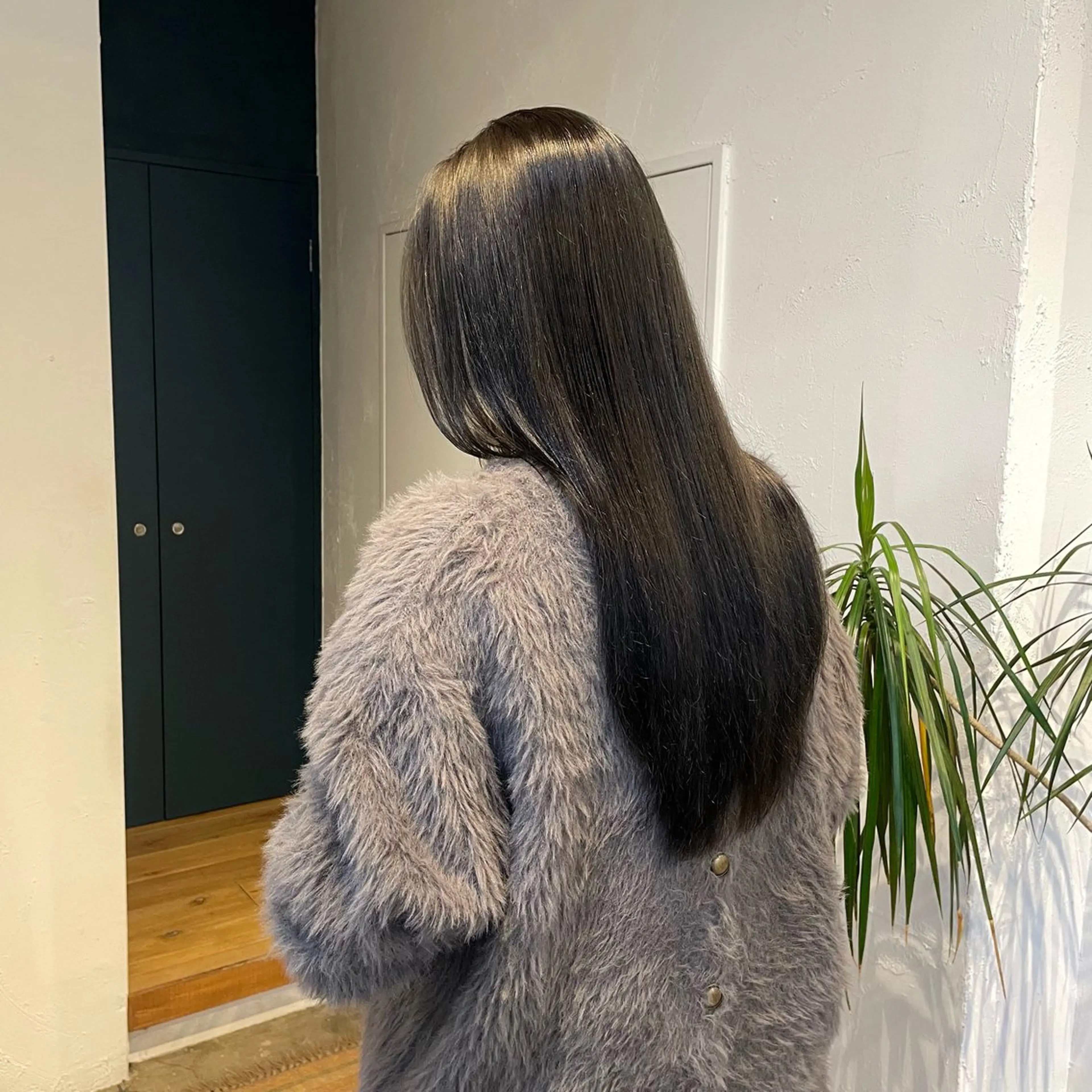 ロング カラー ヘアカラー mina / 透明感ベージュカラーのヘアスタイル