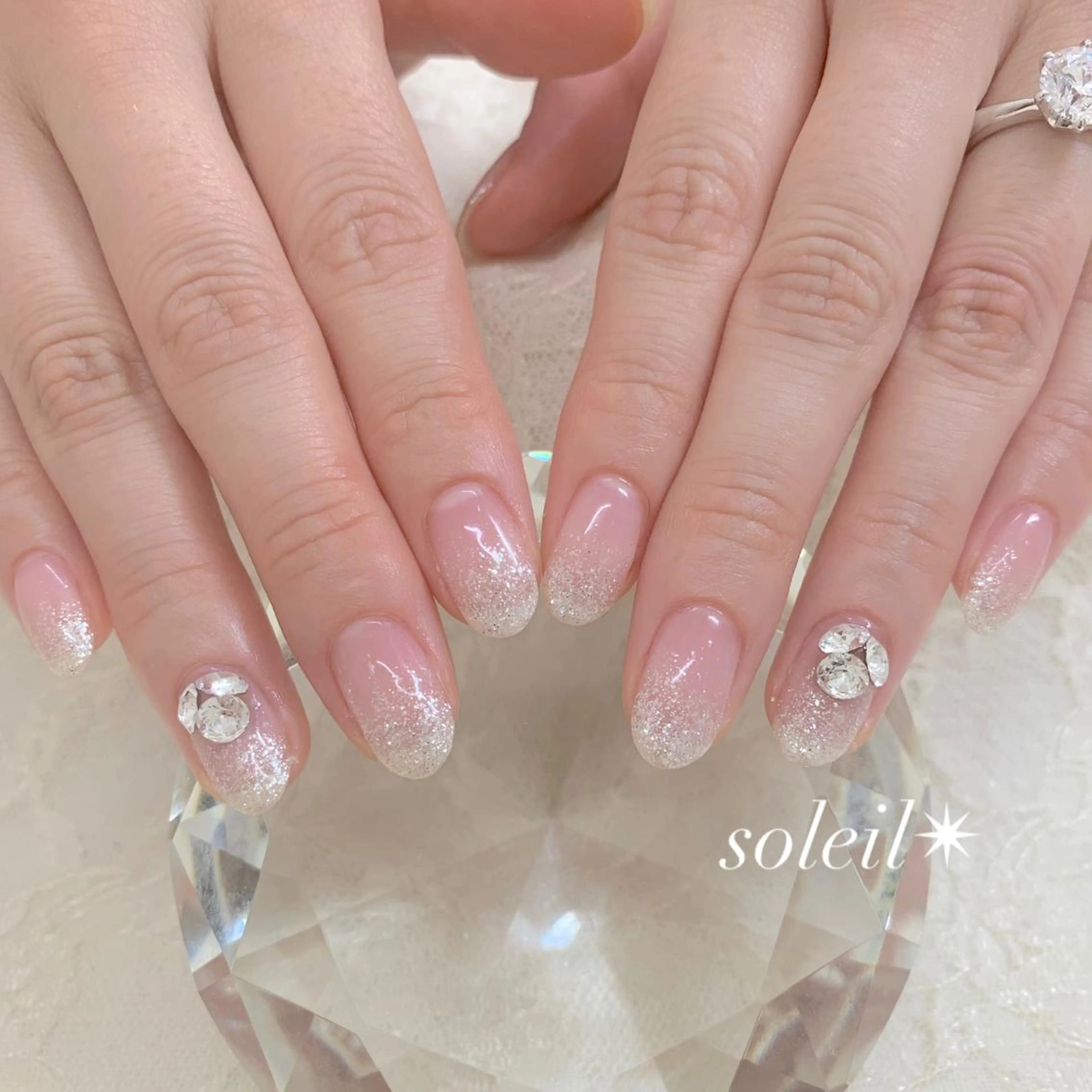 ネイル キラキラネイル ラメ(グリッター) ラメグラデーション 粟津 美紀のネイルデザイン