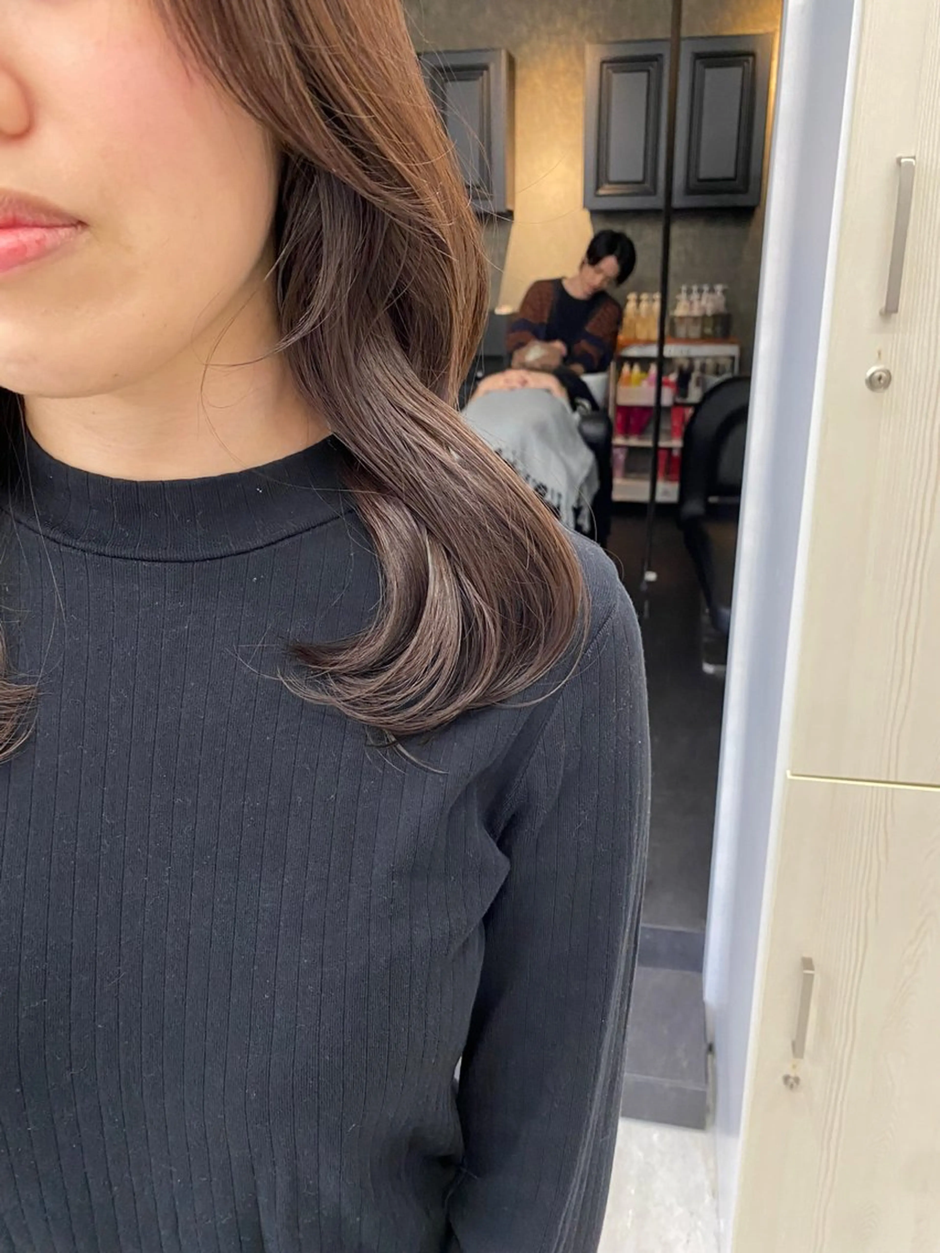 セミロング カラー カット ヘアカラー 顔まわりカラー特化 赤津百合絵のヘアスタイル