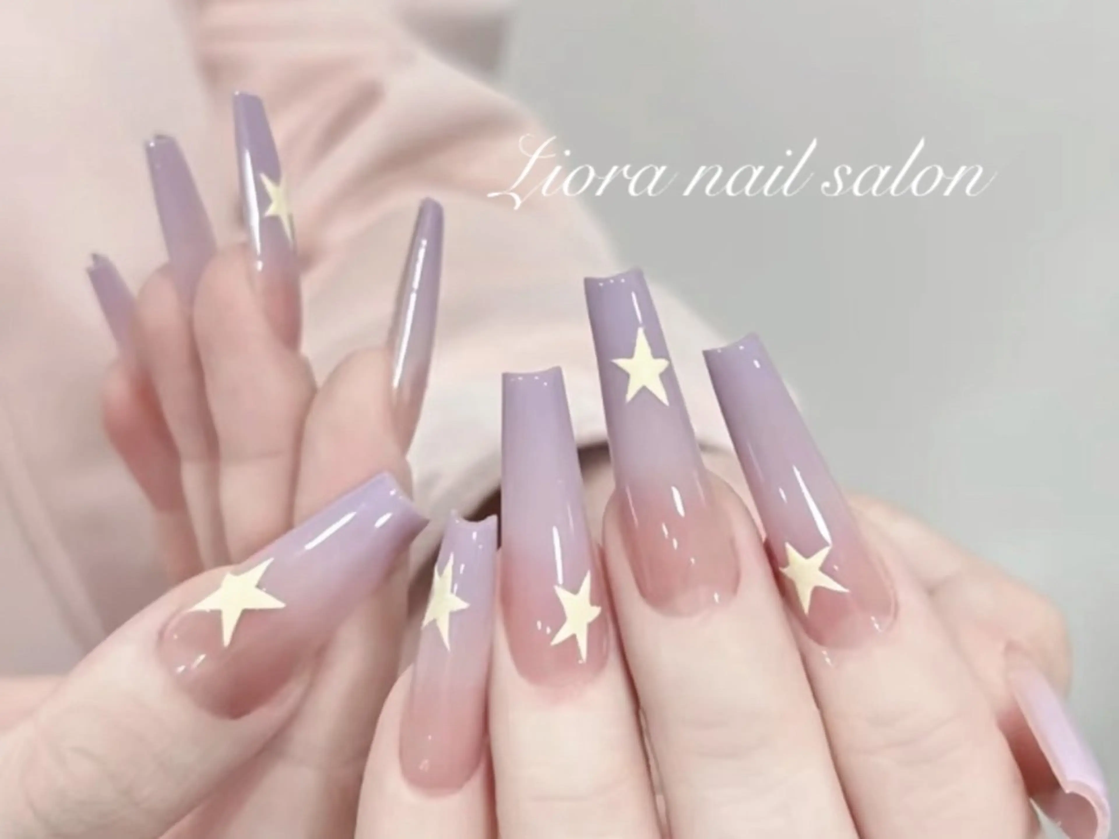 ネイル フレンチネイル ジェルネイル ガーリー グラデーション キラキラネイル ハンドネイル Liora nail 1のネイルデザイン