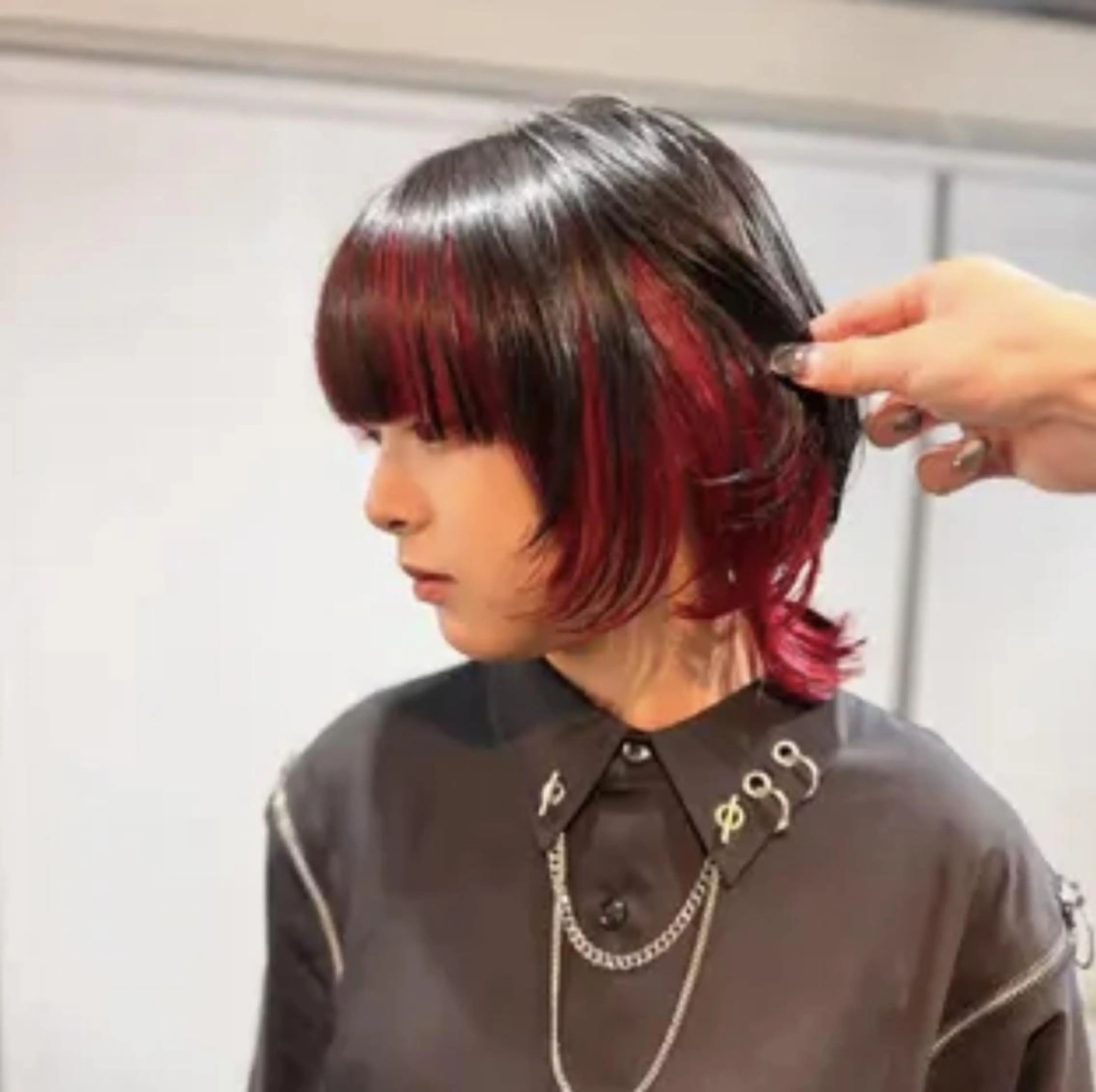 ショート カラー インナーカラー レイヤーカット ウルフカット 縮毛矯正リピート90 %超/髪質改善/井口のヘアスタイル