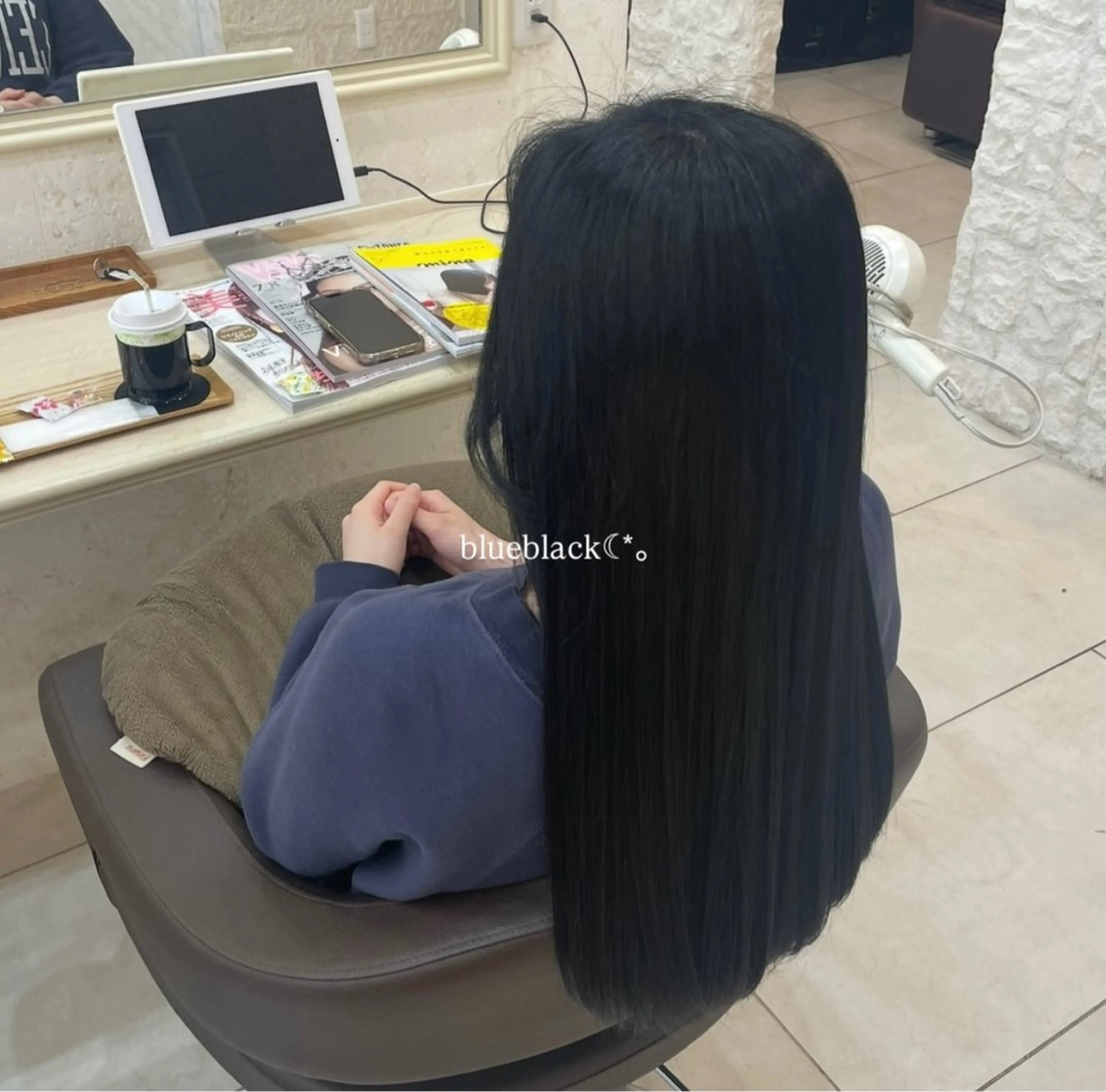 カラー 黒髪 ブルーカラー ブルーブラック ヘアカラー トリートメント 原田 雪花凜のヘアスタイル