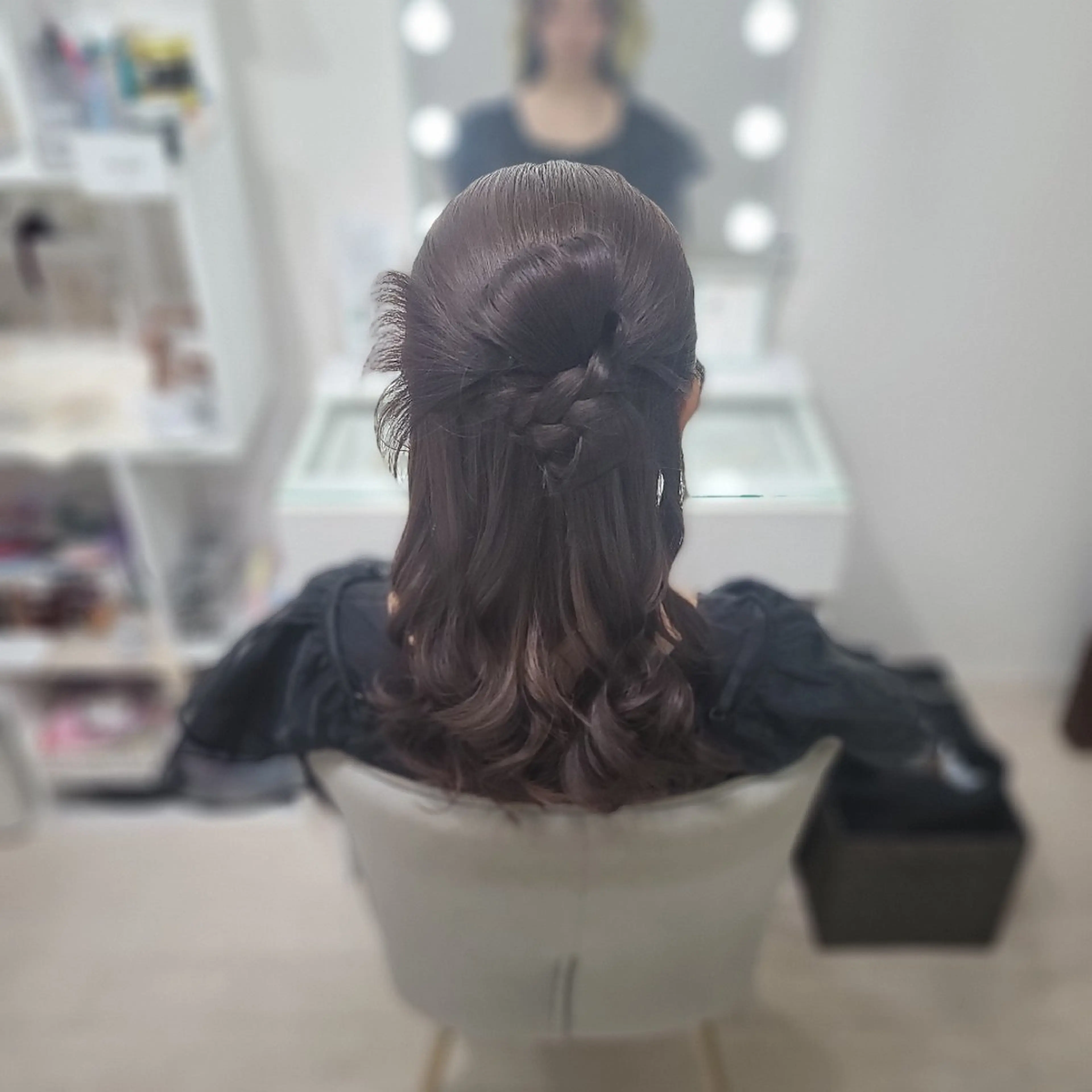 セミロング ヘアアレンジ ヘアセット 渥美 寿美翔のヘアスタイル