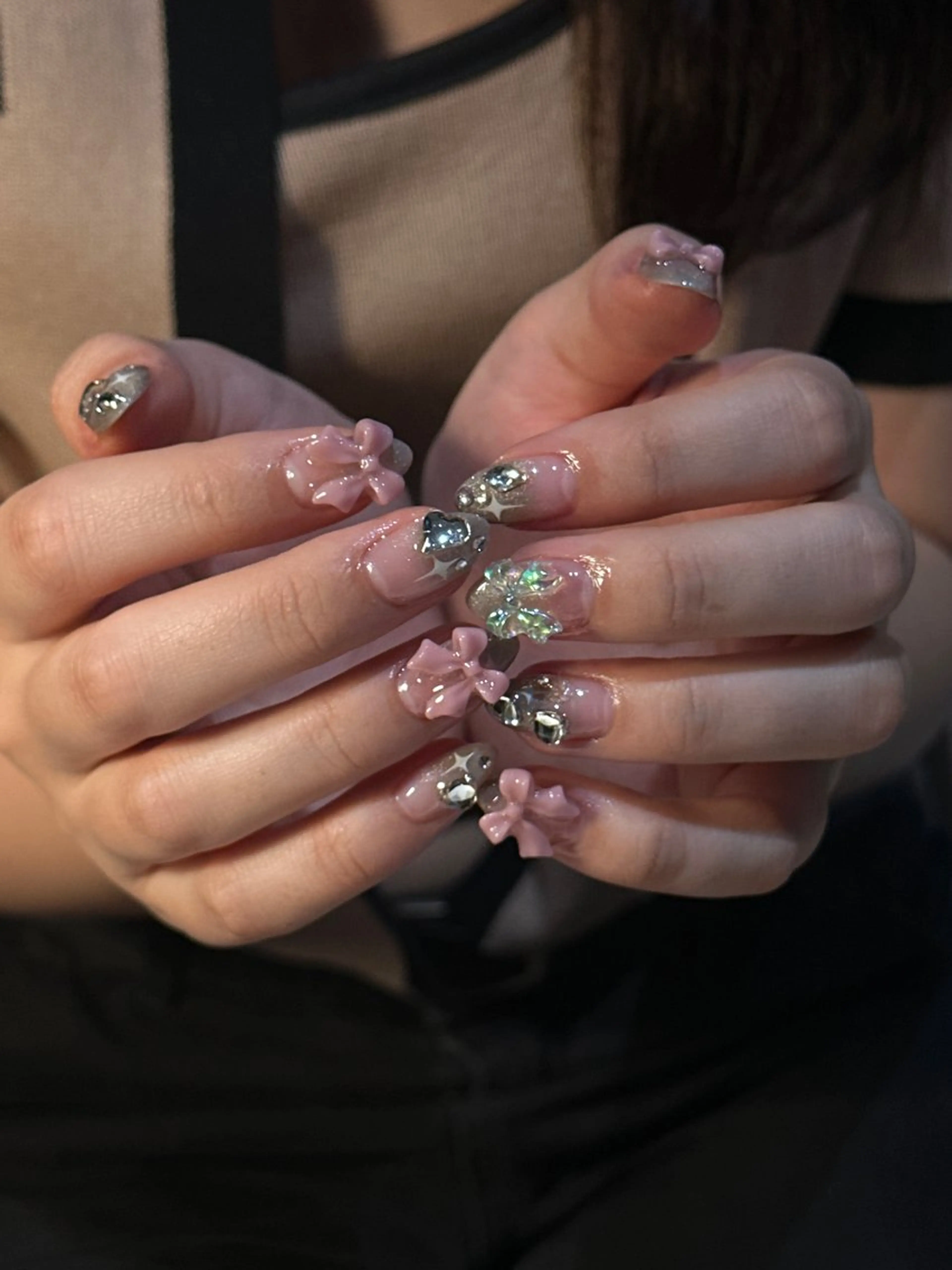 ネイル ♱˖⁺ 𝒎𝒐𝒑𝒊 ⁺のネイルデザイン