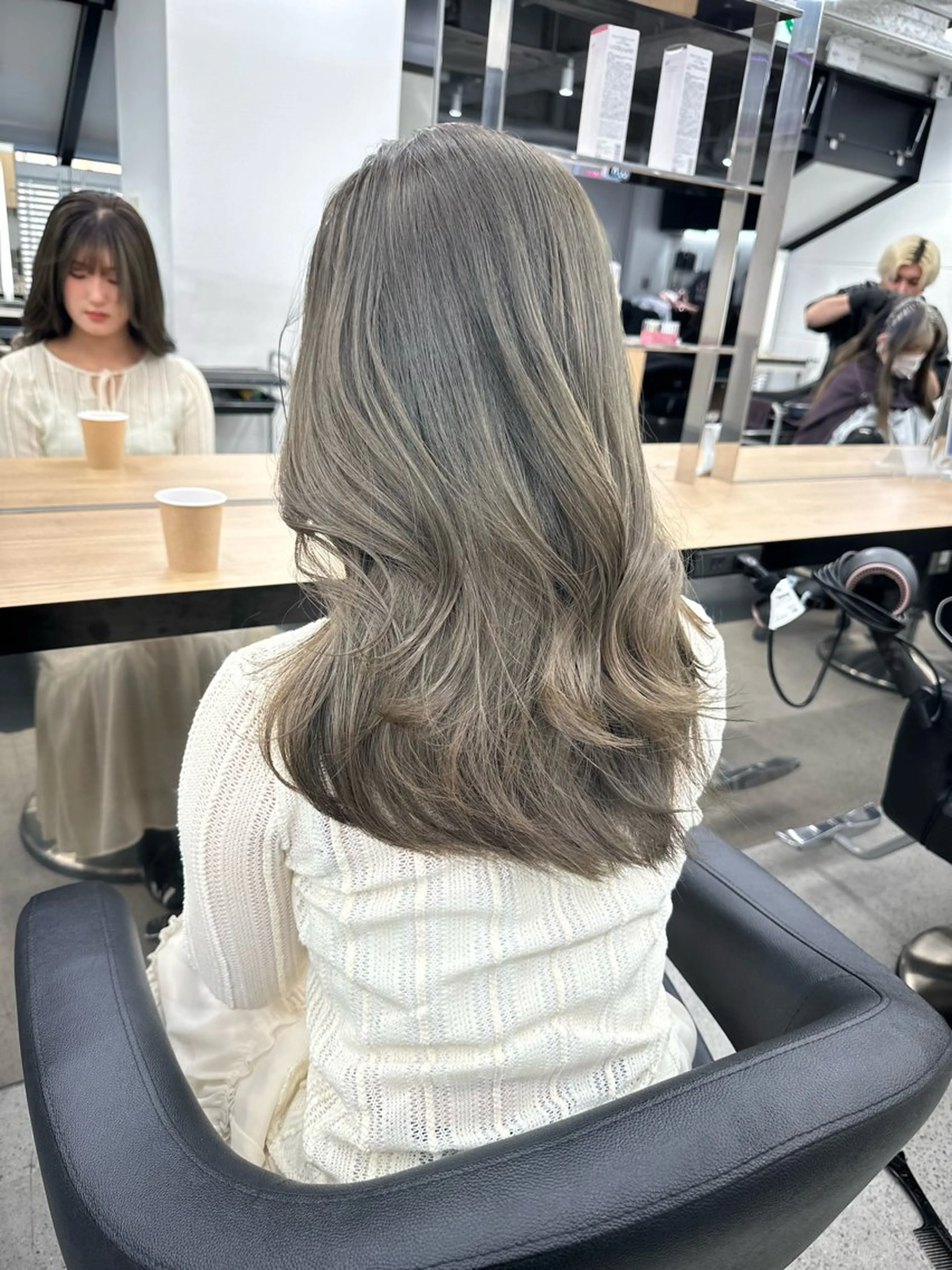 ロング カラー ブリーチ ブリーチなしカラー くすみミルクティー／ ブラウン🪡TOWAのヘアスタイル