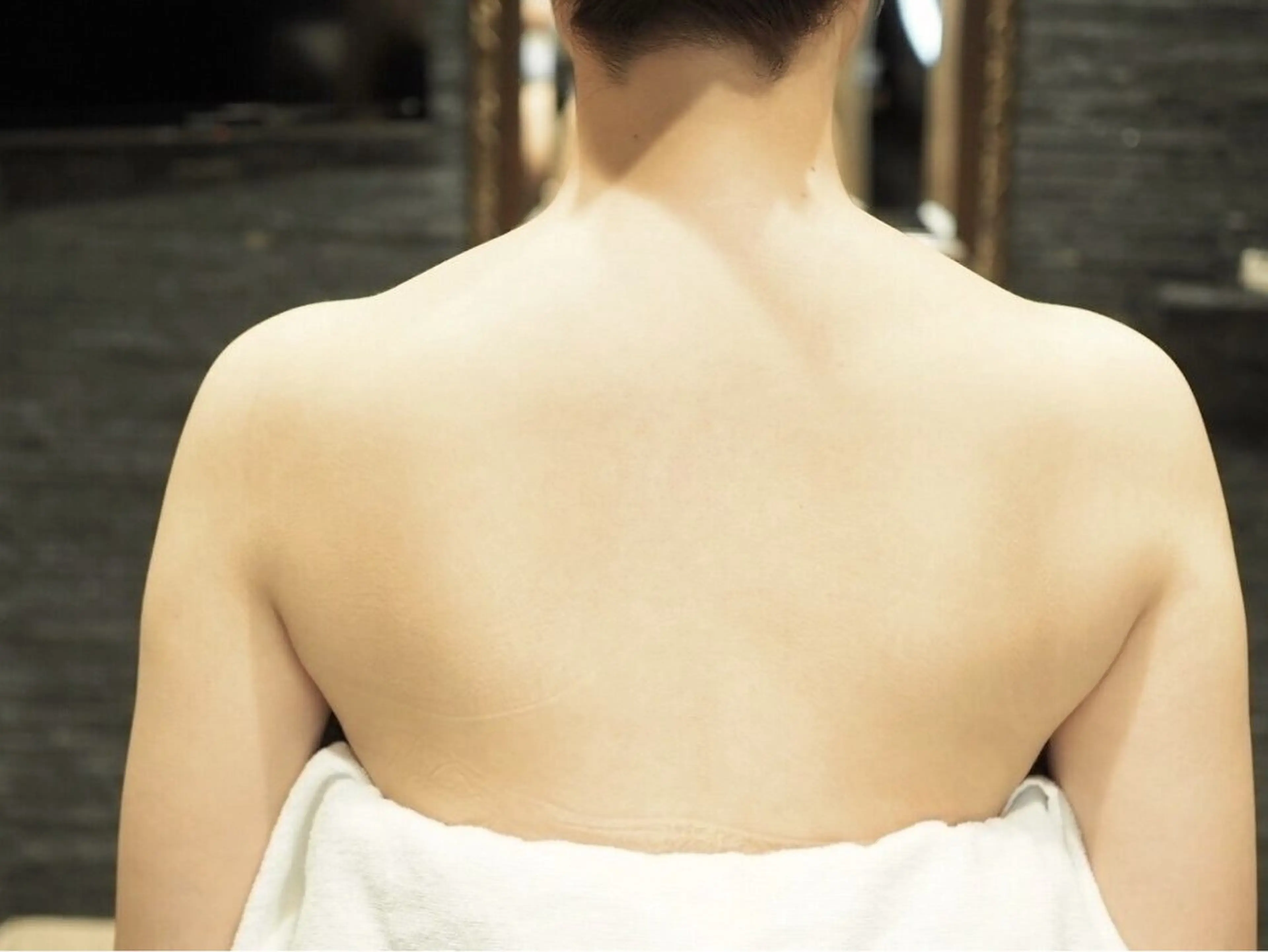 【肌見せファッション】背中肩甲骨下&襟足シェービング 20分の写真