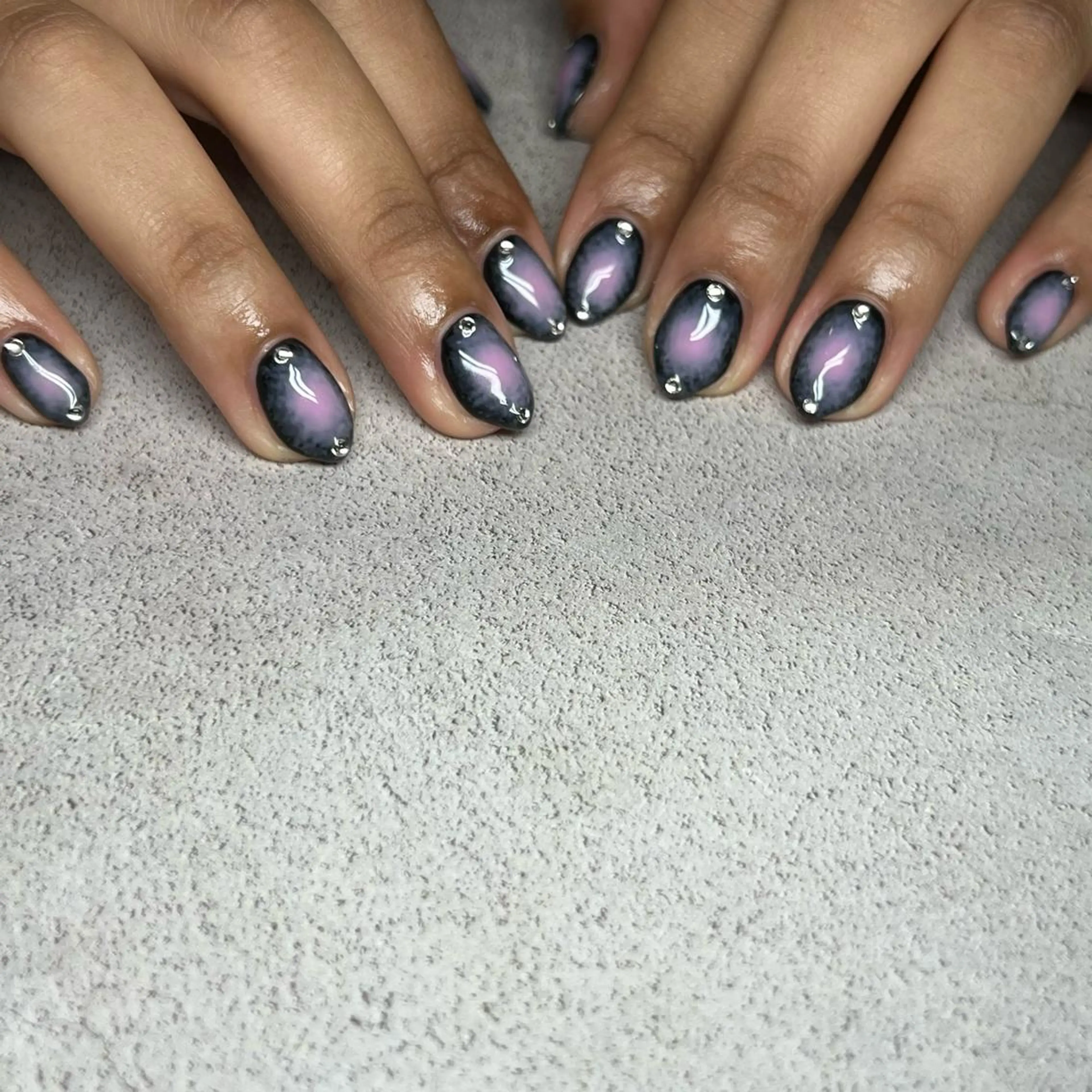 ネイル グラデーション ピンク ハンドネイル 𝐫𝐚𝐢 𝐧𝐚𝐢𝐥の眉毛・アイブロウイメージ