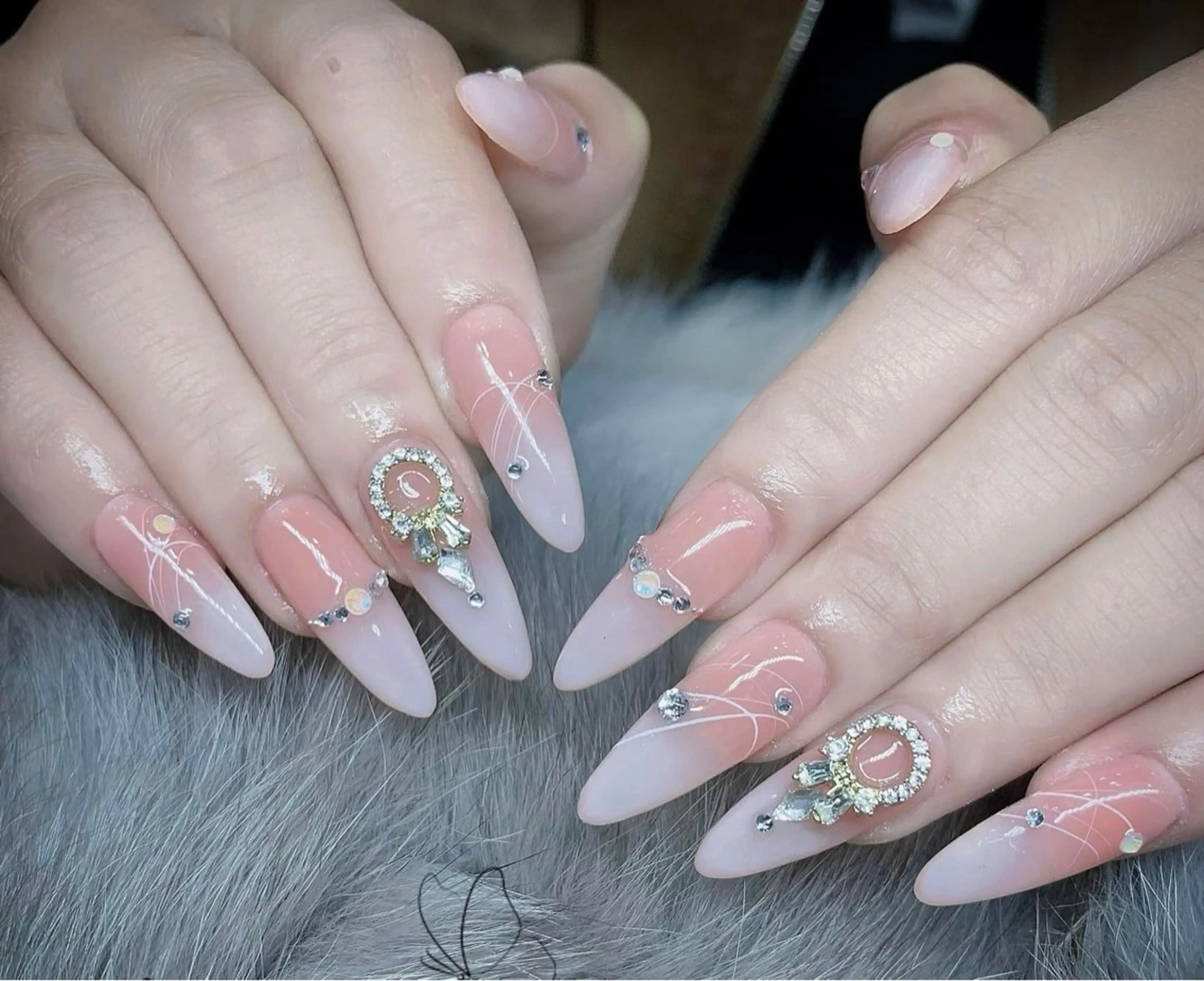 ネイル チークネイル フレンチネイル グラデーション キラキラネイル 韓国ネイル ハンドネイル Minette nailHuongのネイルデザイン