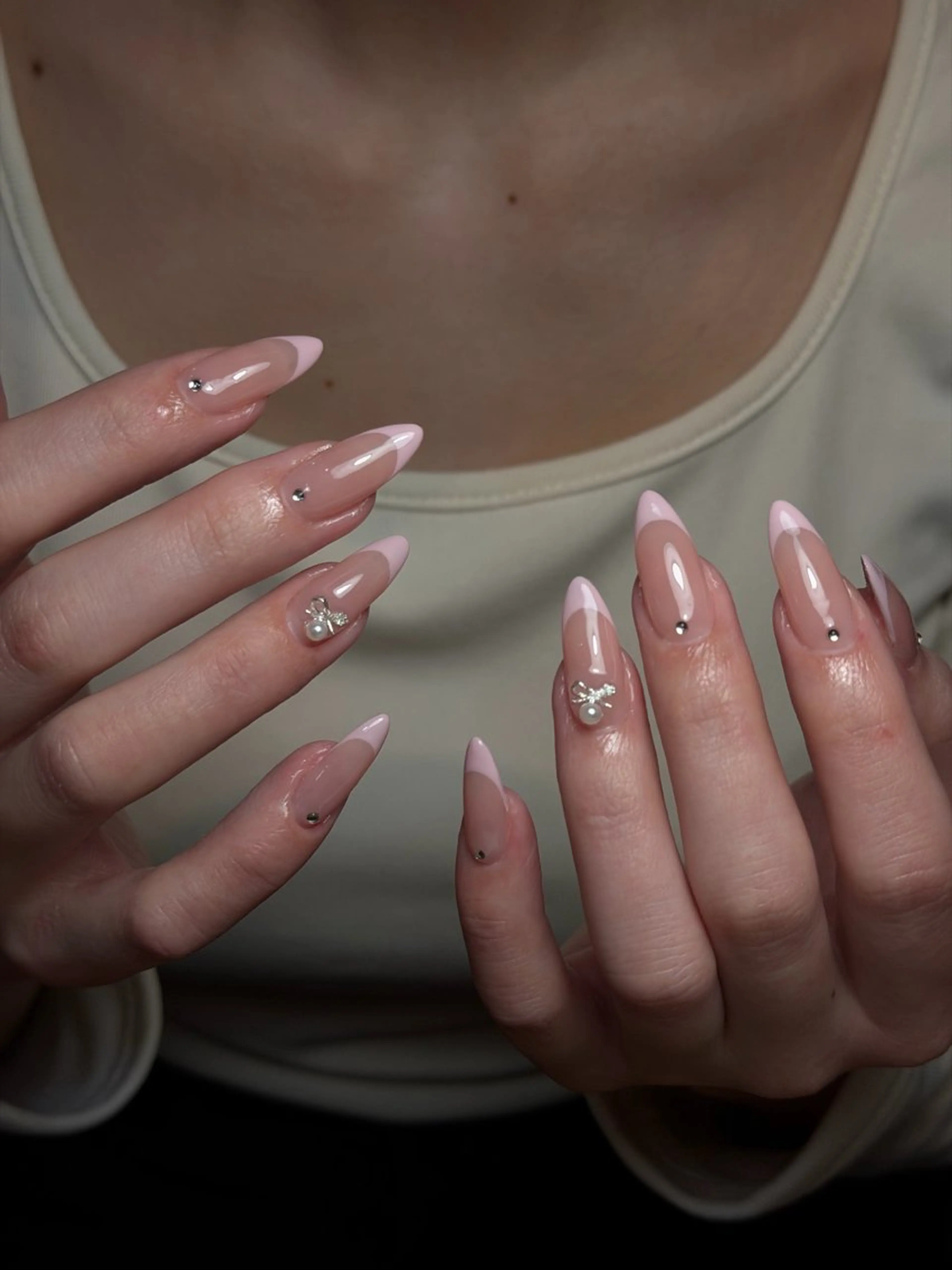 ネイル フレンチネイル グラデーション 韓国ネイル マグネットネイル シンプルネイル ハンドネイル CoMo Nail Studio所属・CoMo Nailのネイルデザイン