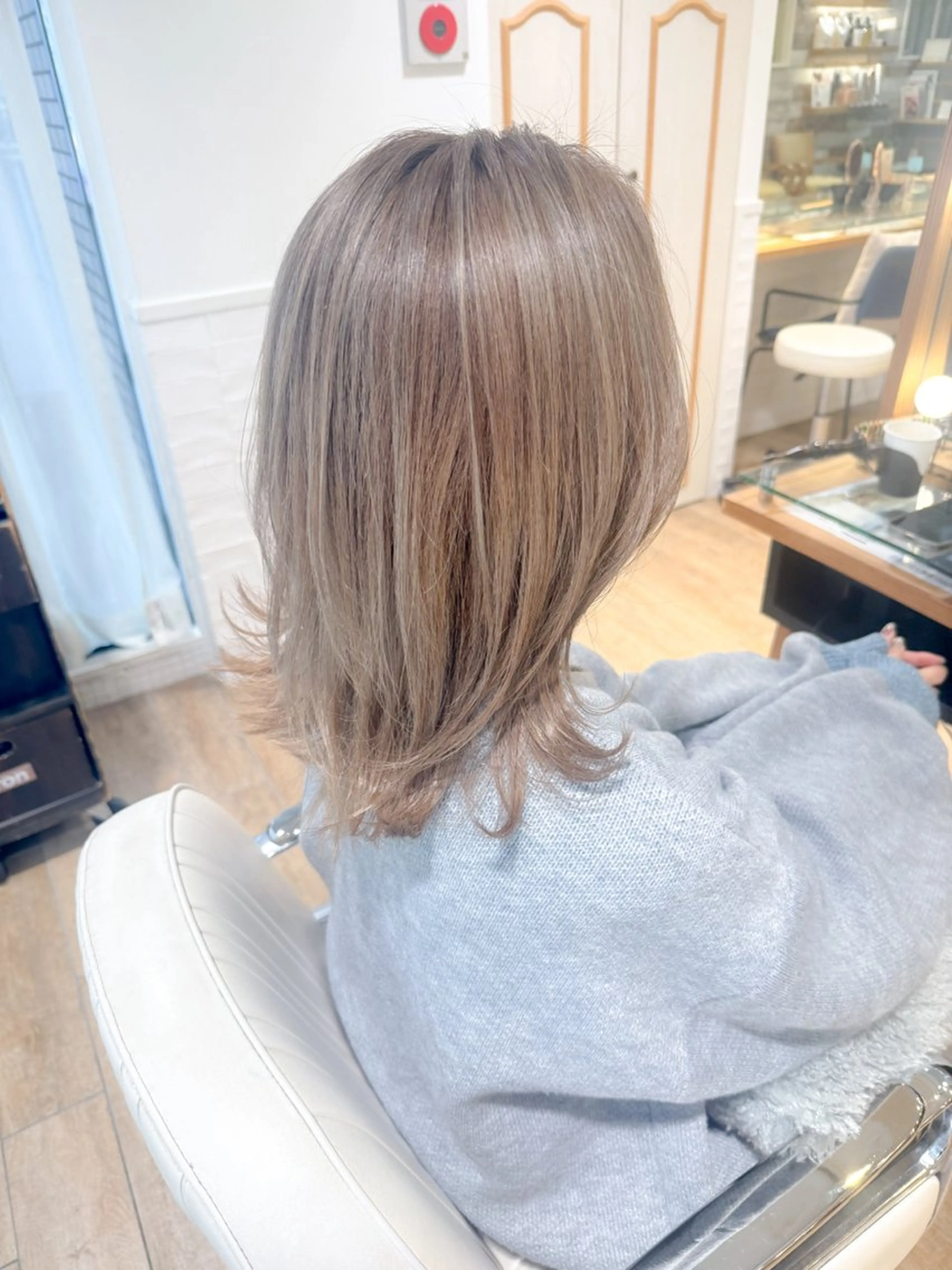 セミロング カラー ベージュカラー ダブルカラー ハイトーンカラー ミルクティーベージュ ヘアカラー ✨カラー支持No.1 🧸ワキ カナコ🧸のヘアスタイル