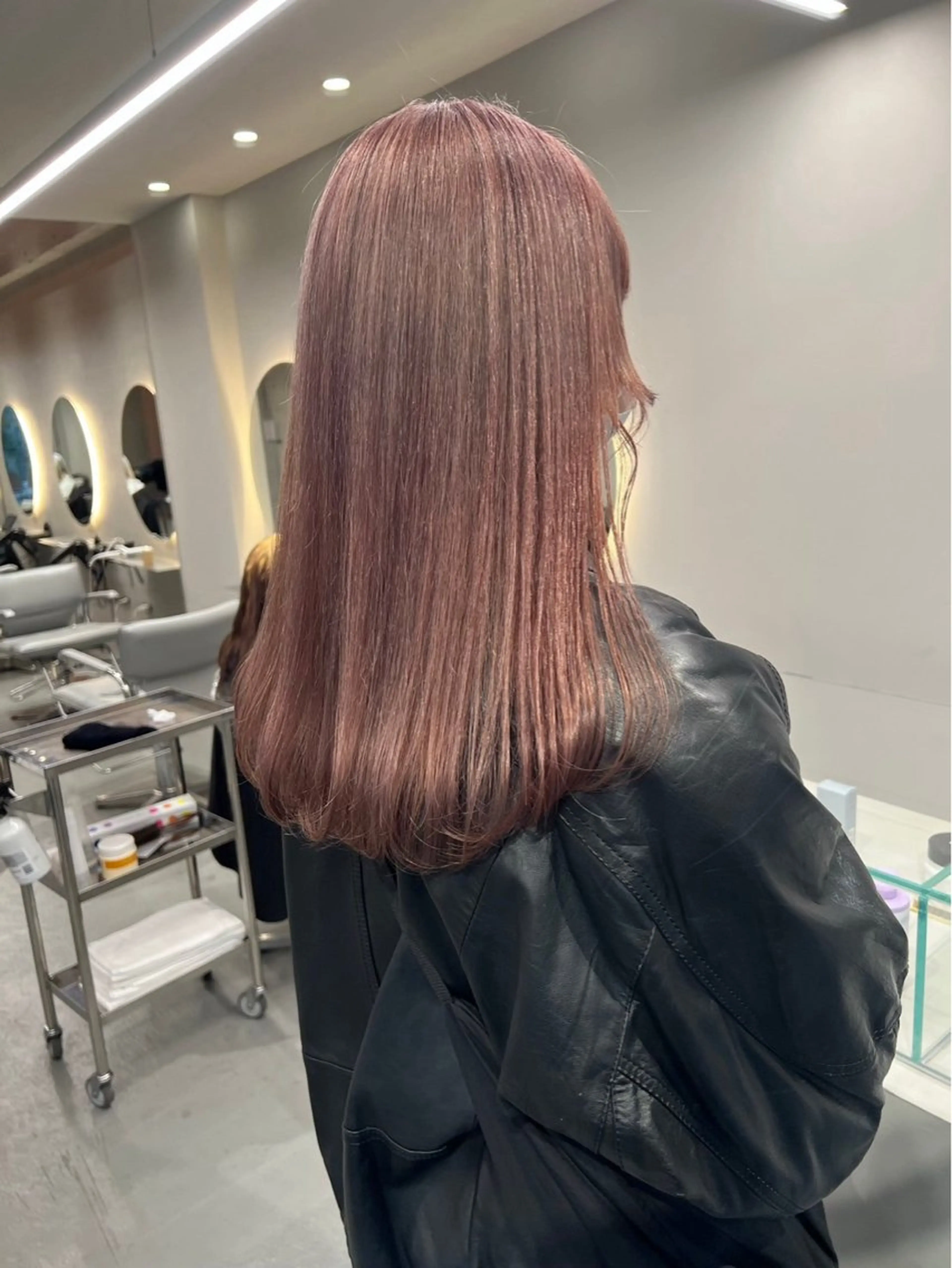 セミロング カラー セミロングパーマ ブリーチ ハイトーンカラー 縮毛矯正 トリートメント ヘアカラー ケアブリーチカラー 橋本一輝のヘアスタイル