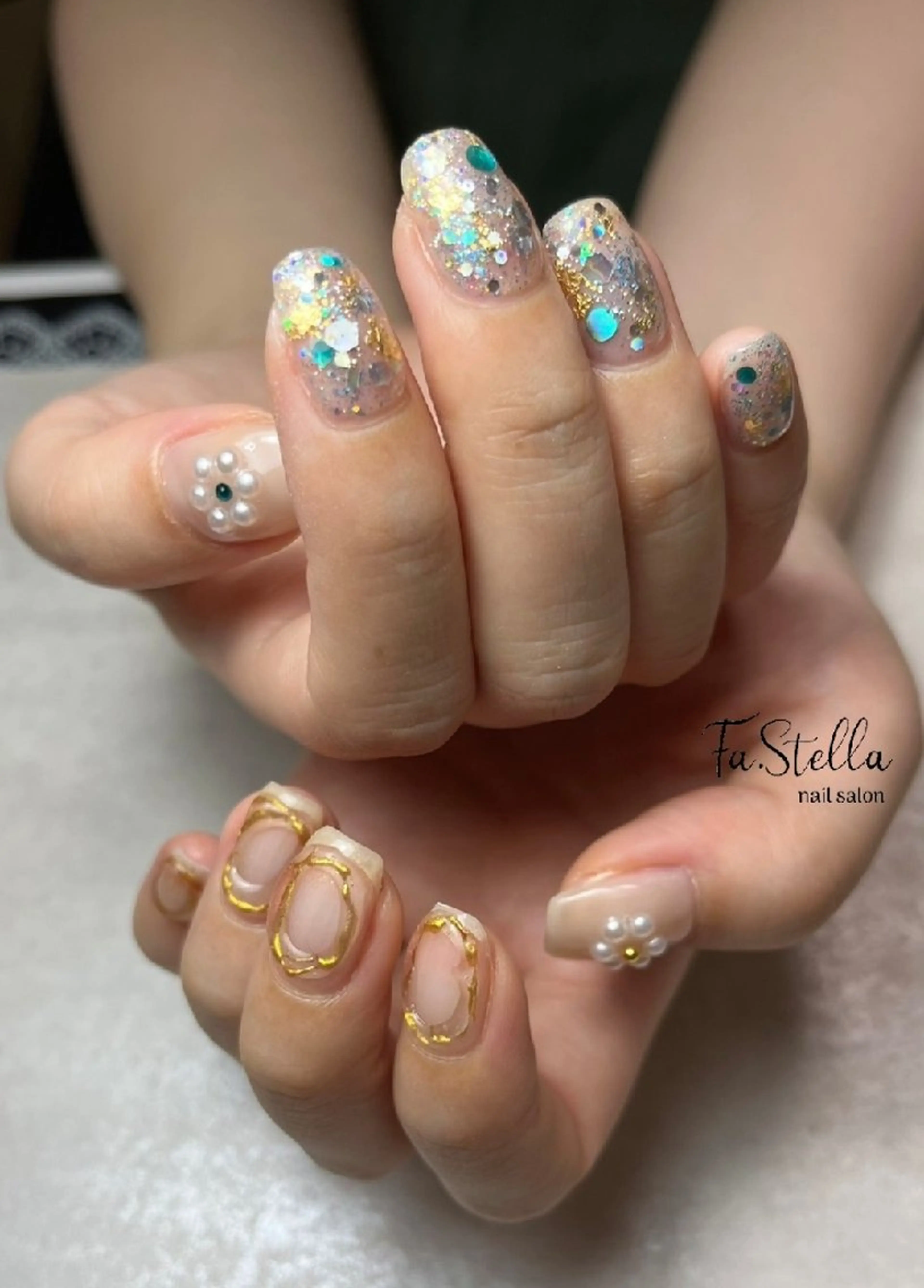 ミディアム ネイル ブルー ジェルネイル キラキラネイル ミラーネイル パラジェル Fa.Stella ファステラ のネイルデザイン