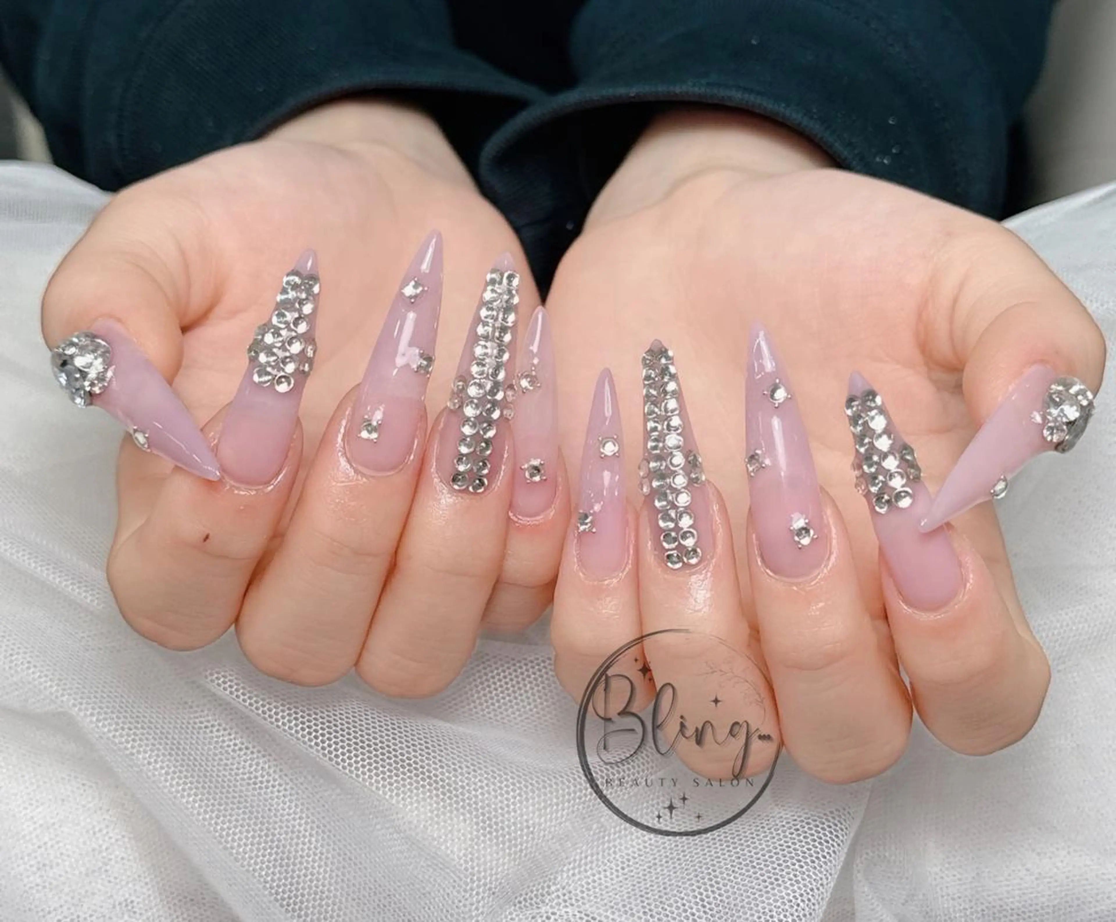 ロング 韓国風ヘア ハンドネイル 波 なみのネイルデザイン