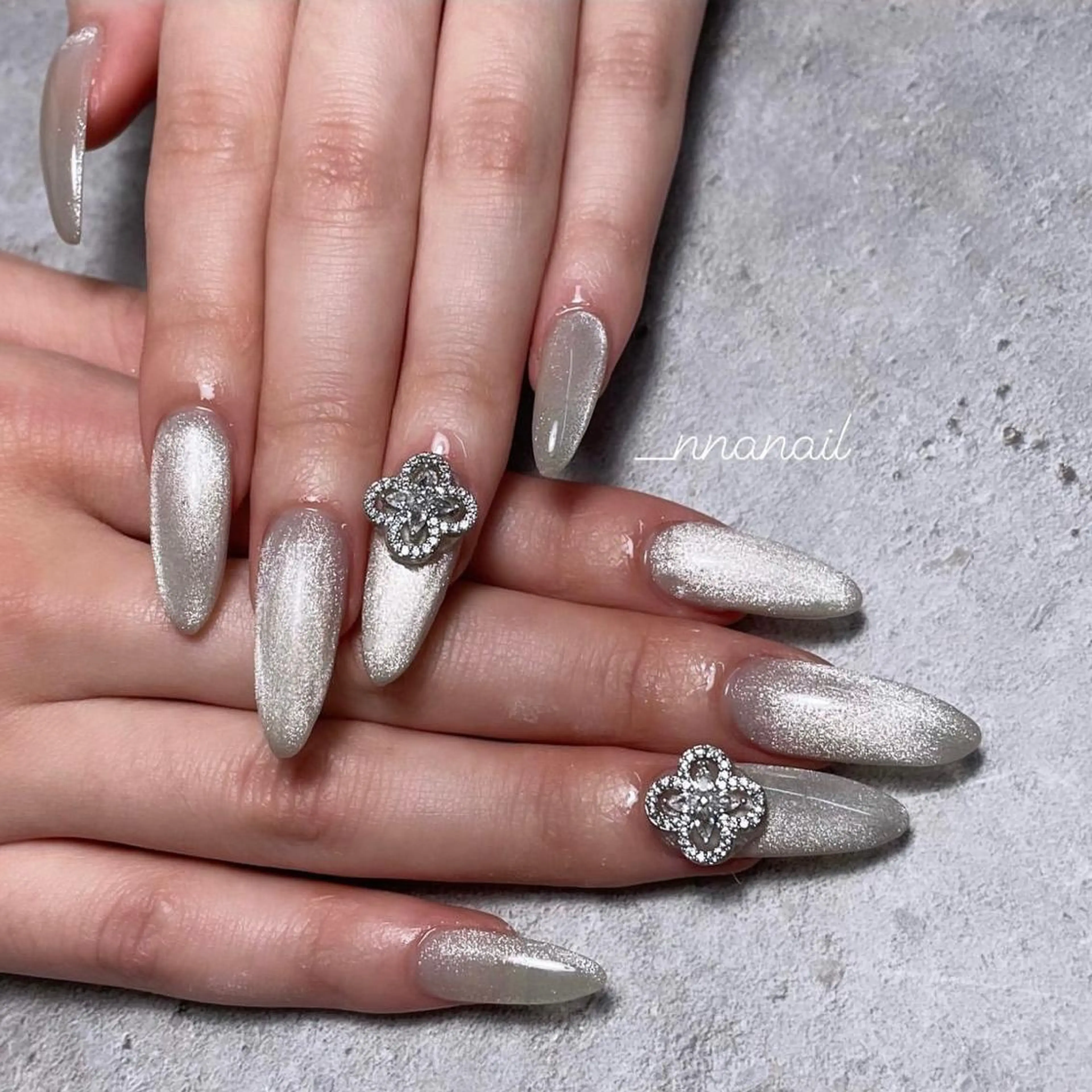 【⚜️🤍期間限定価格🤍⚜️】長さだし➕ワンカラー・グラデの写真