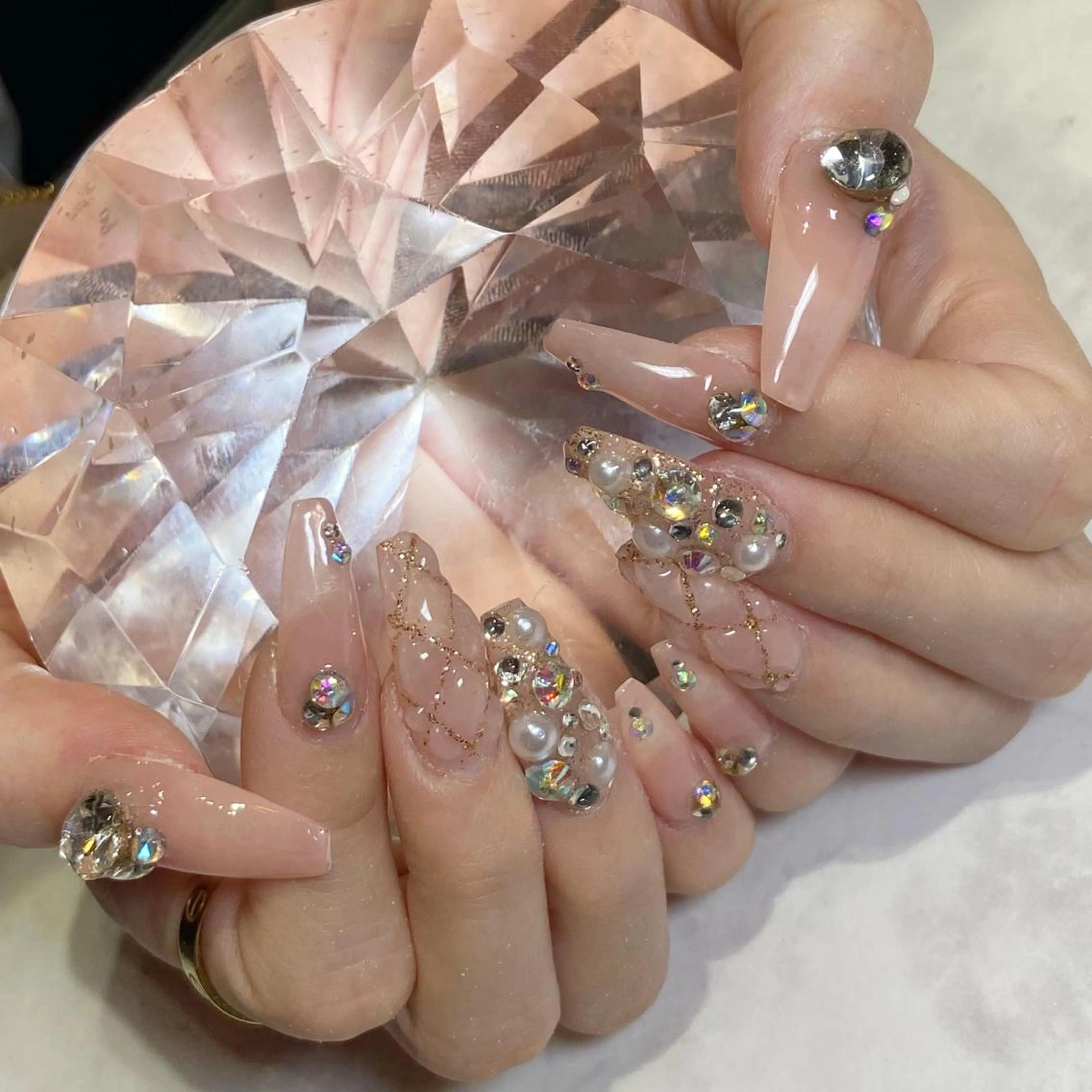 ネイル ストーンネイル ネイルチップ YUN 💅のネイルデザイン
