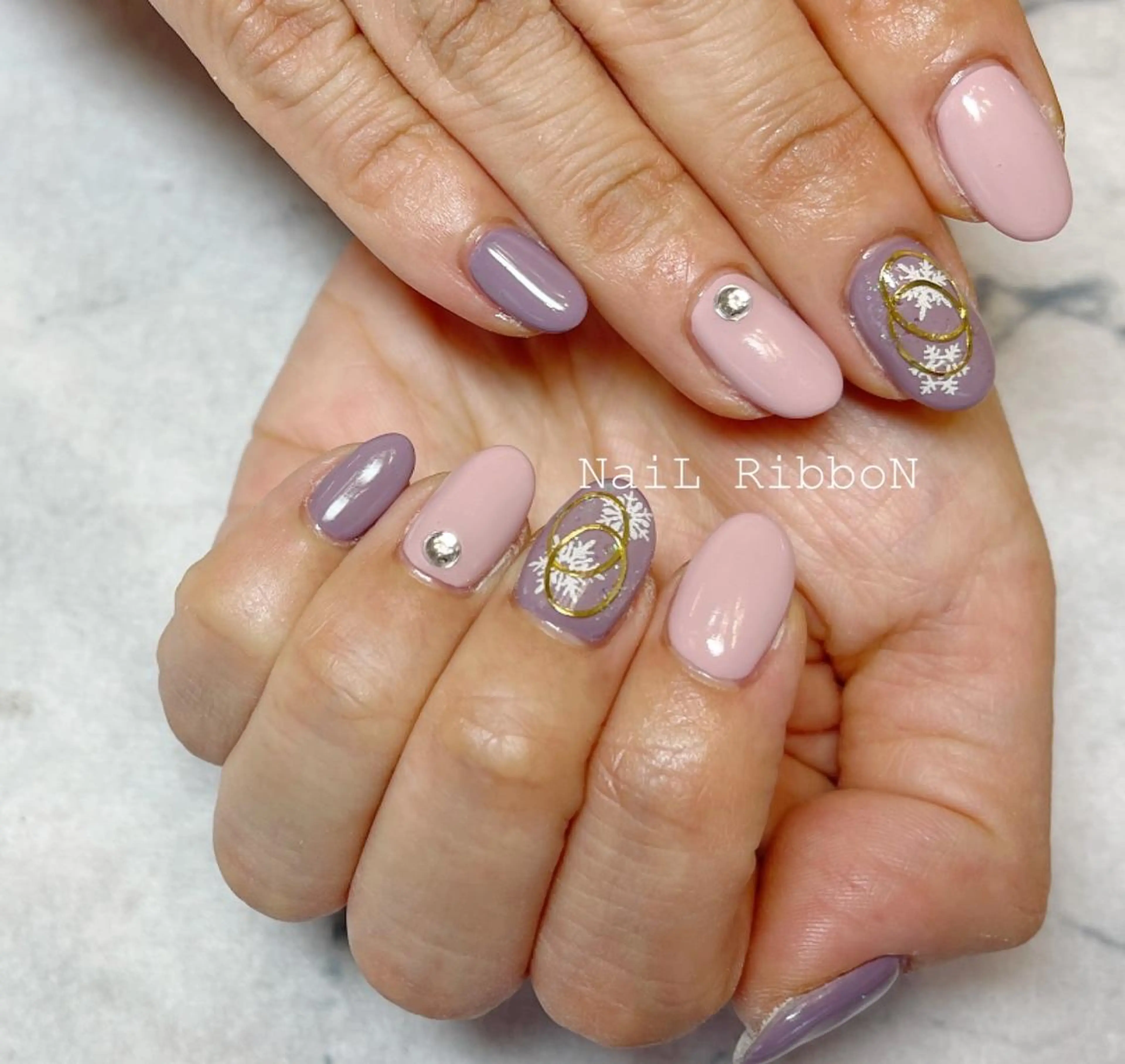 ネイル ネイルリボン 受付スタッフのネイルデザイン