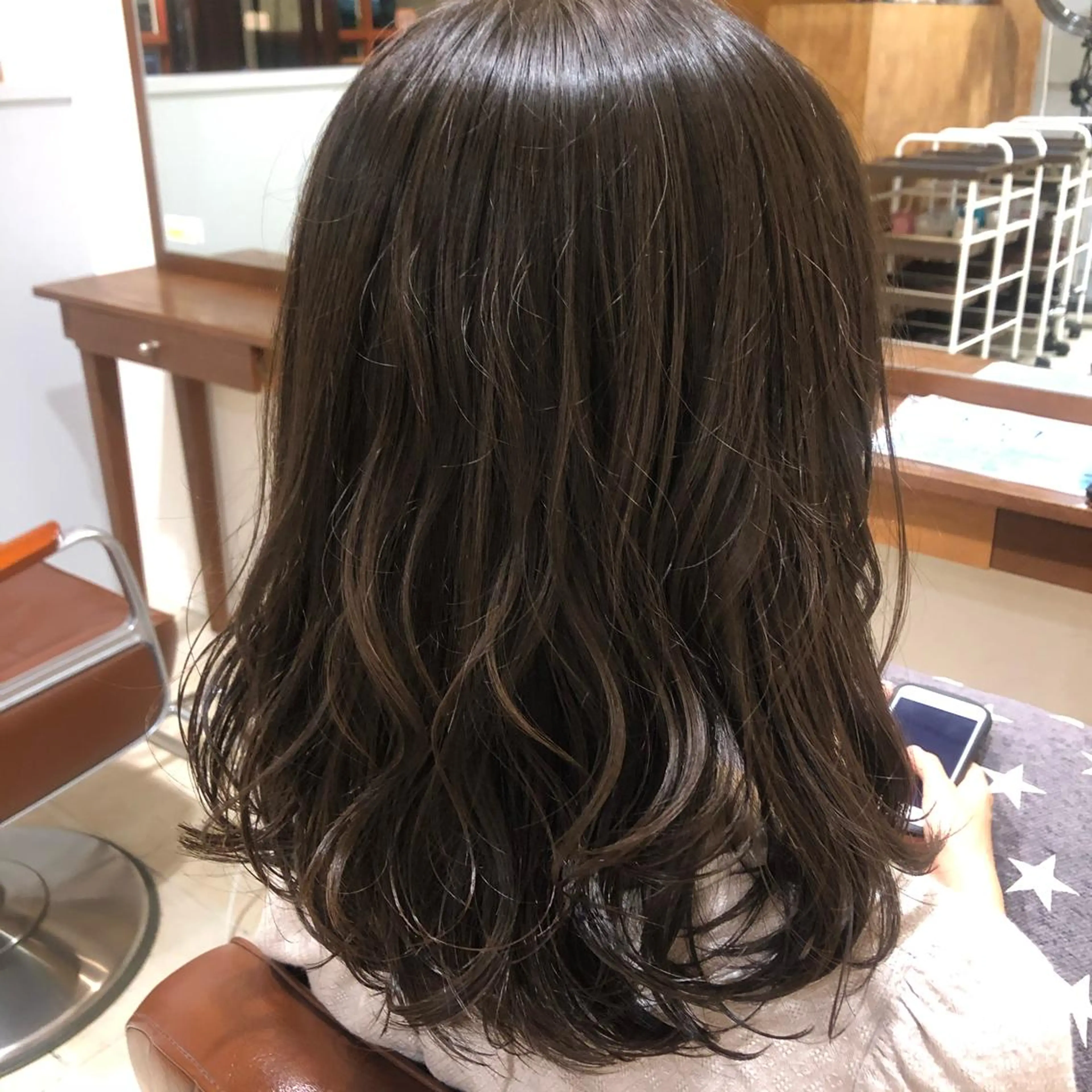 ミディアム ニイムラ ミキのヘアスタイル