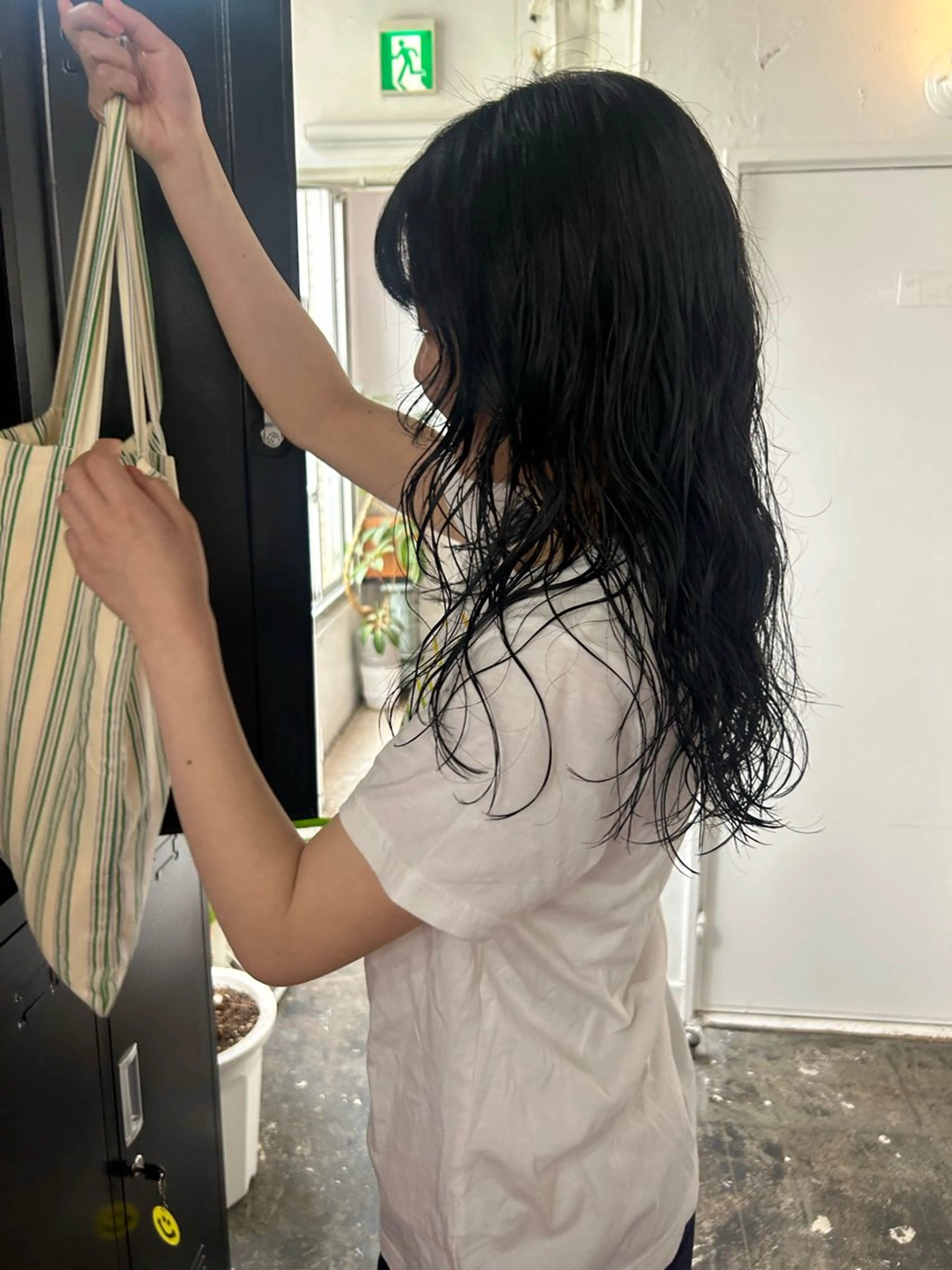 ロング カラー パーマ 黒髪 ブルーカラー ブルーブラック ロング カット ヘアカラー パーマ 小川真歩/パーマ /暖色オリーブのヘアスタイル