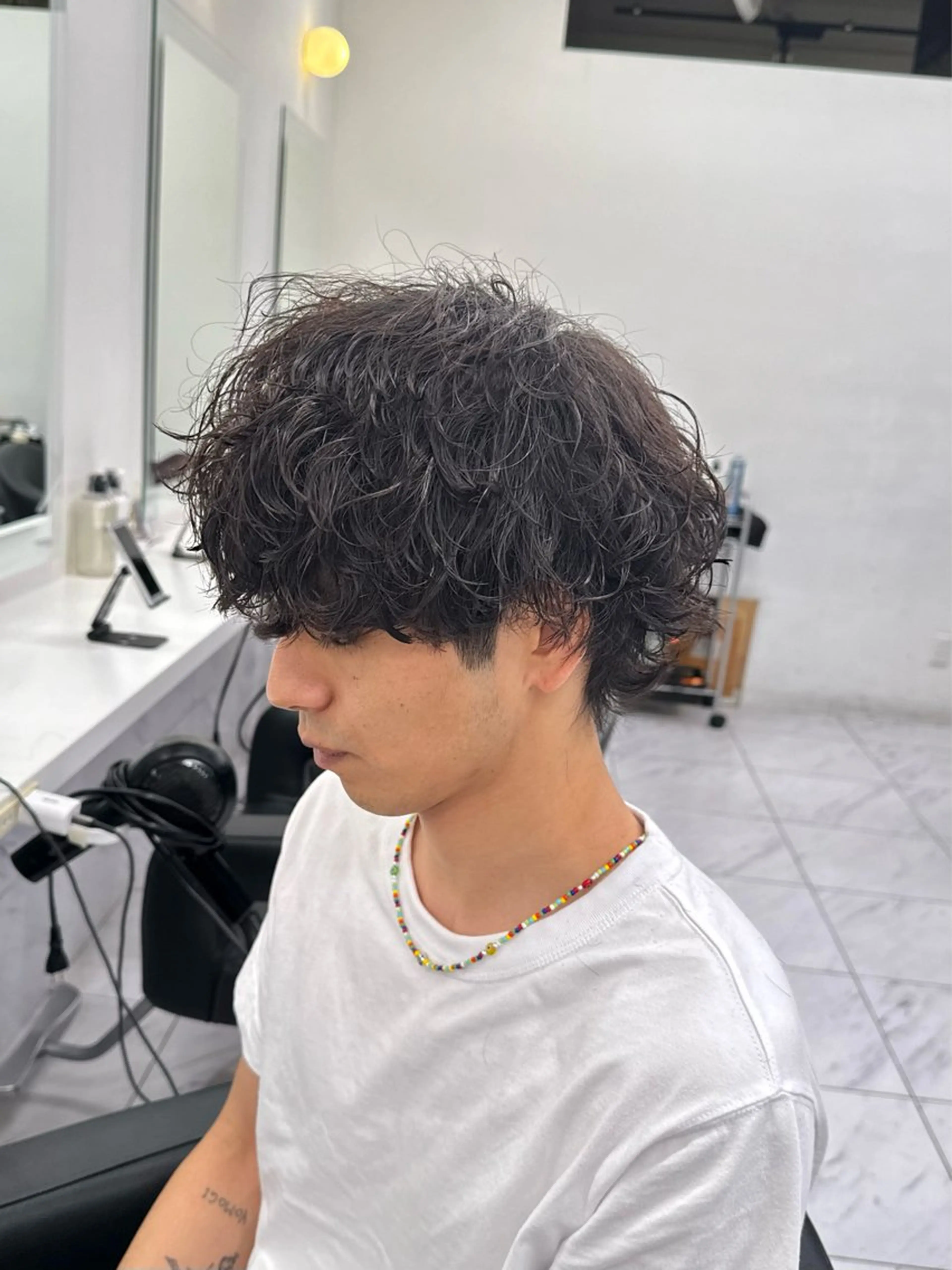 ミディアム パーマ ヘアアレンジ メンズ ミディアムパーマ メンズパーマ 艶カラー の達人のヘアスタイル
