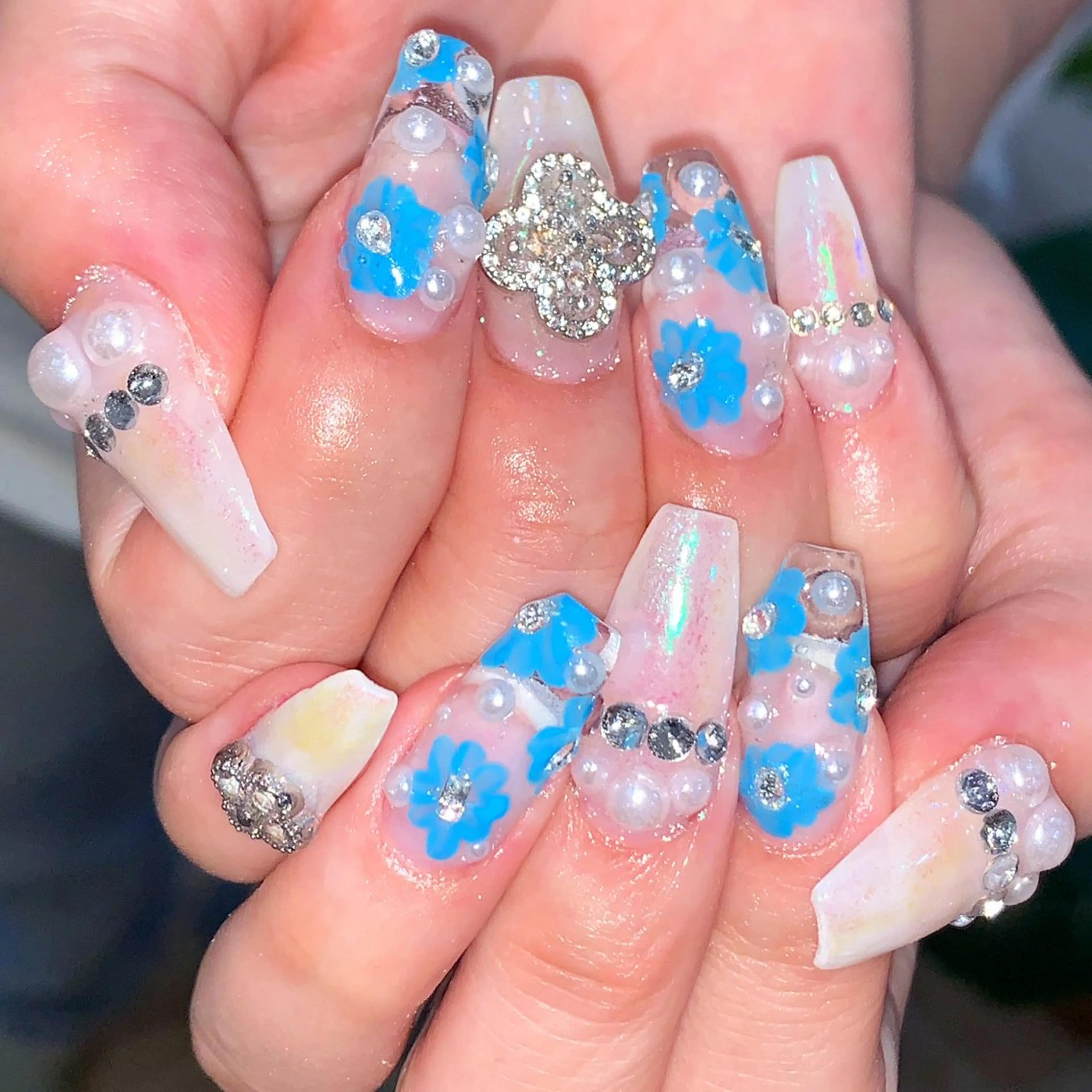 ネイル ハンドネイル NES NAIL所属・さゆり￤推しキャラ ￤ロングネイル🩷のネイルデザイン