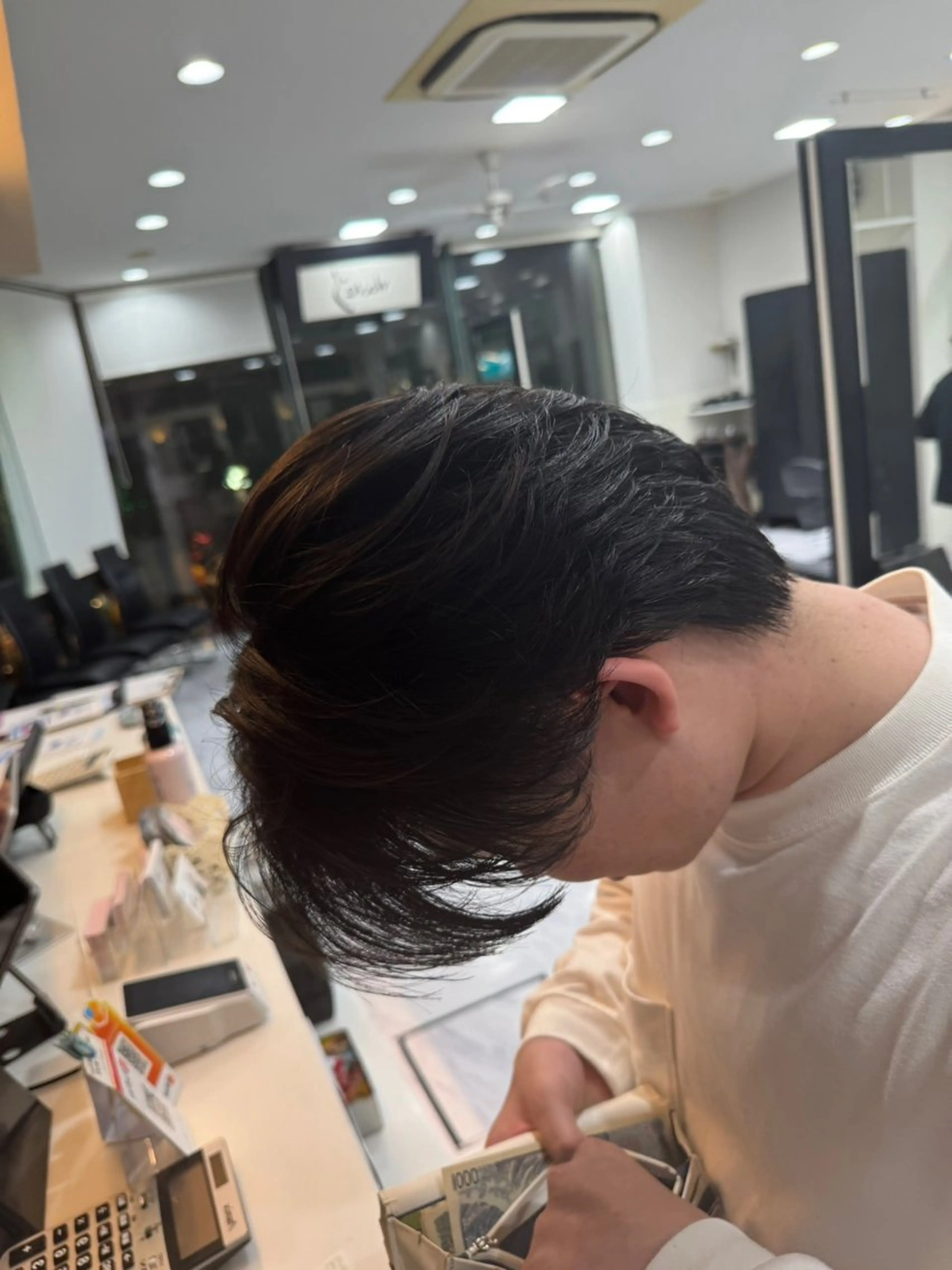 ショート パーマ ヘアアレンジ メンズ センターパート フェザーパーマ メンズパーマ メンズツイストパーマ ツイストスパイラルパーマ カット パーマ トリートメント 目黒 碧人のヘアスタイル