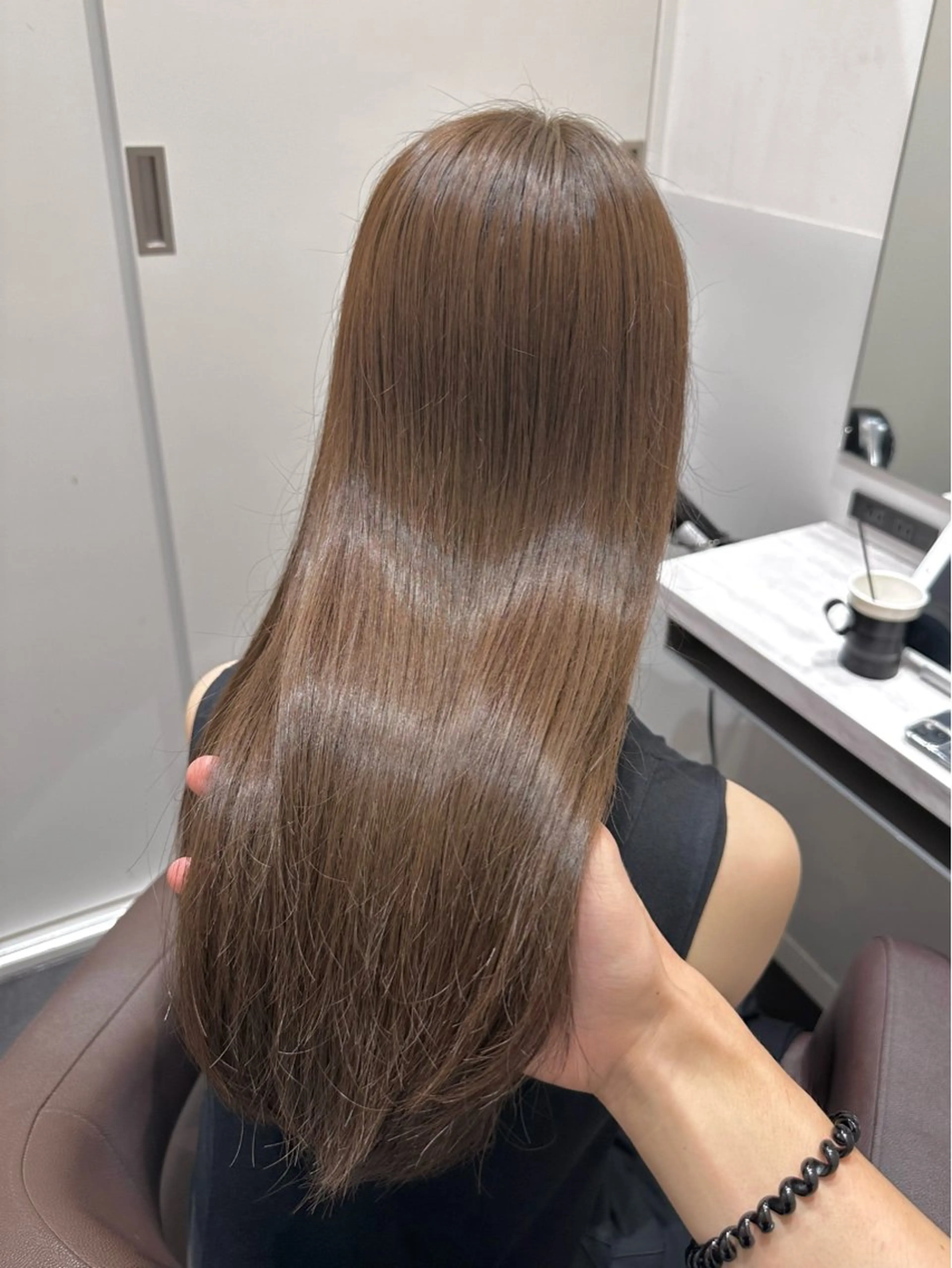 ロング カラー ベージュカラー ブリーチ ブリーチなしカラー オリーブベージュ ヘアカラー トリートメント LUMO所属・矢野 晃平のヘアスタイル