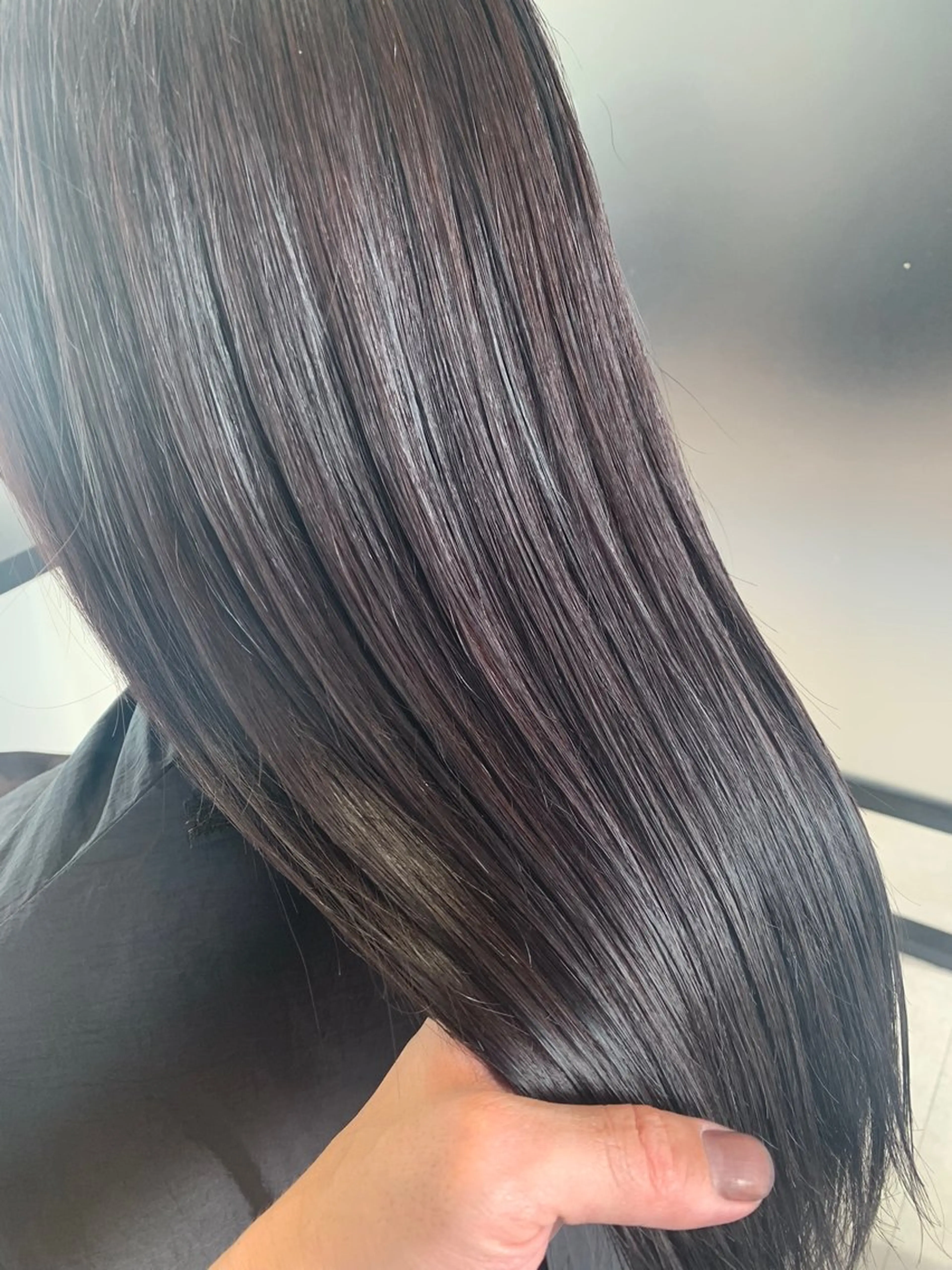 セミロング カラー wezer所属・✨透明感カラー✨髪質 改善✨国分魚生のヘアスタイル