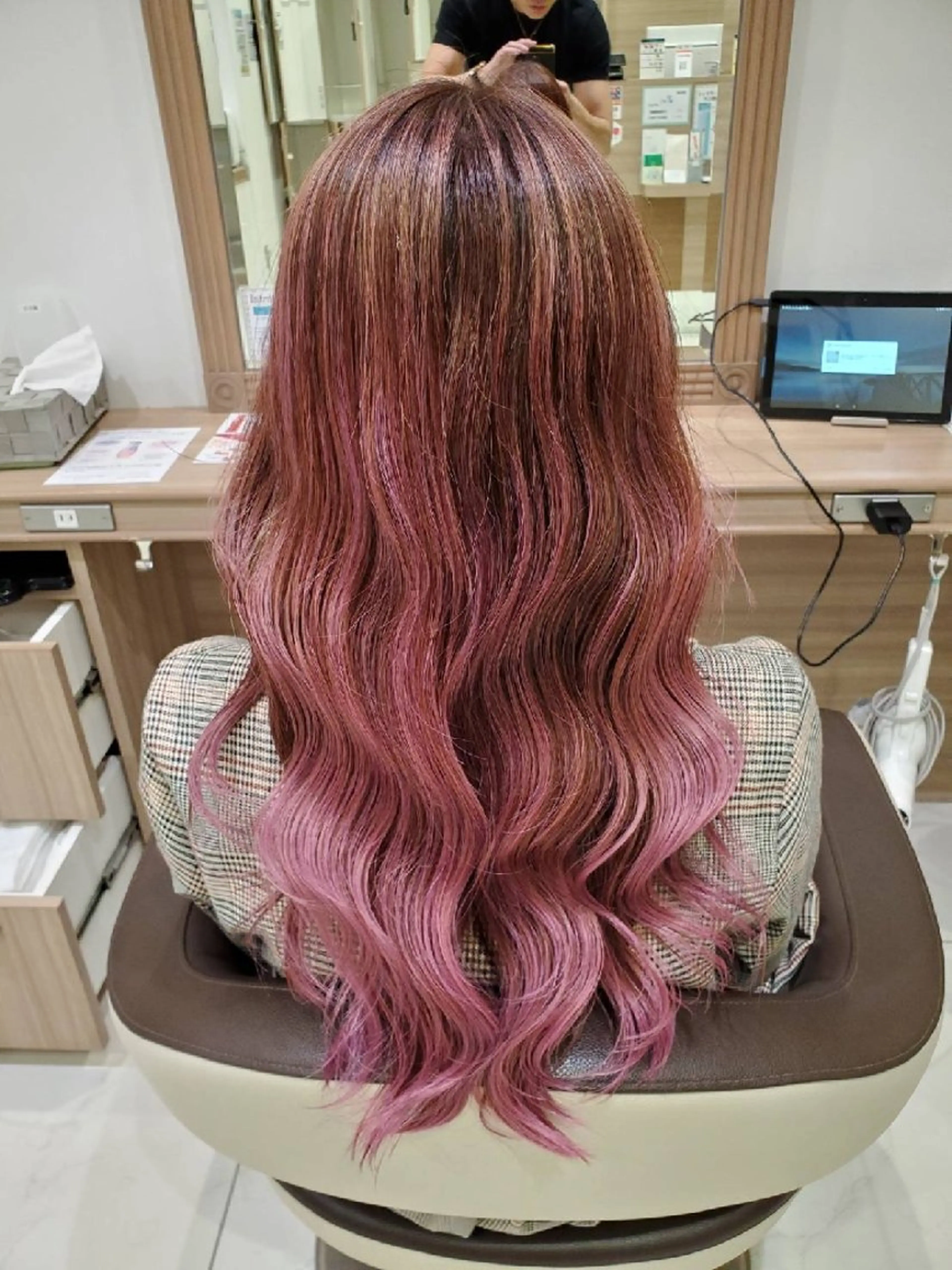 ロング カラー アッシュ バレイヤージュ ブリーチ ケアブリーチ ピンクカラー 中村 和貴 ＜Ash津田沼＞のヘアスタイル