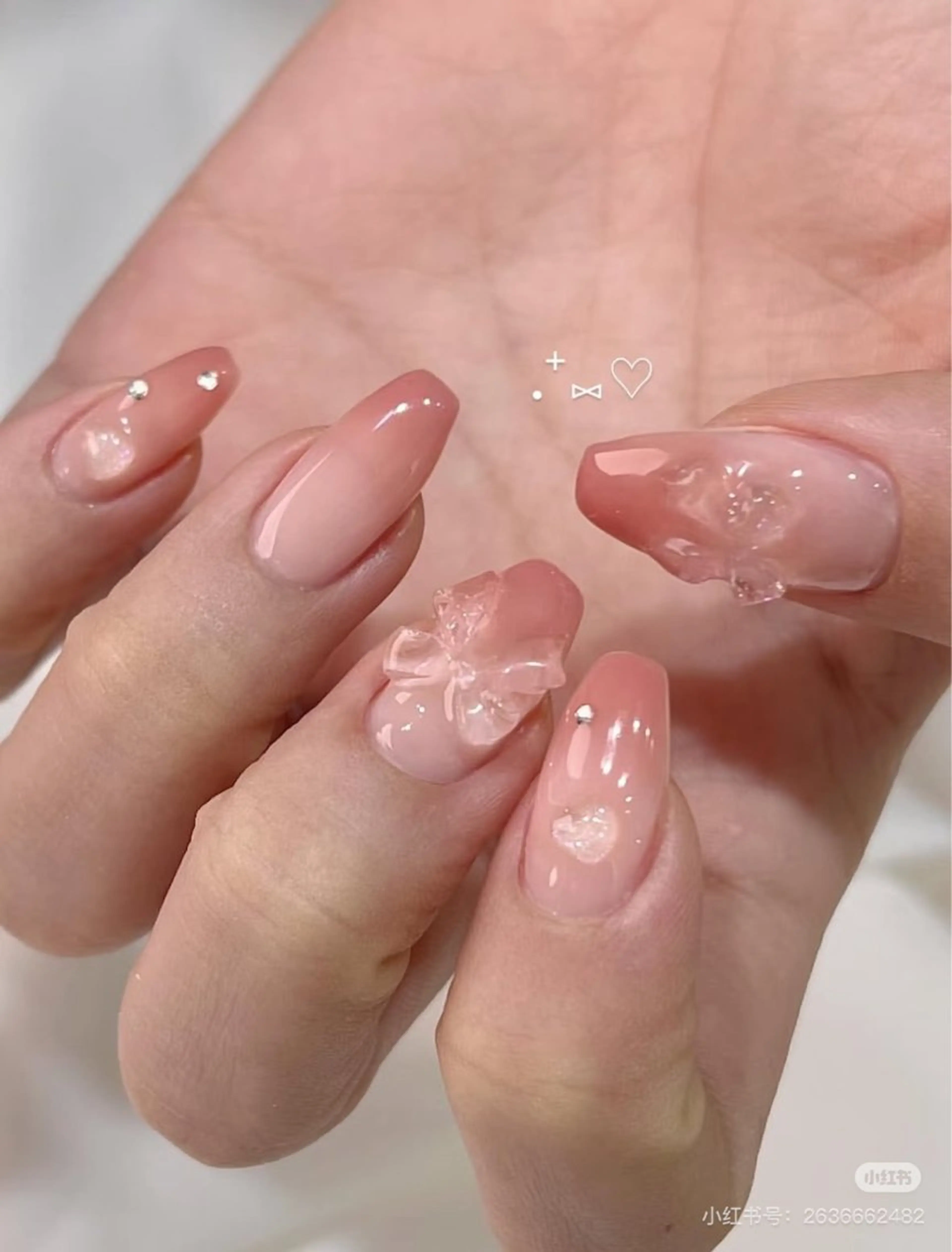 ネイル チークネイル フレンチネイル ジェルネイル ガーリー キラキラネイル ハンドネイル 高橋 雪のネイルデザイン