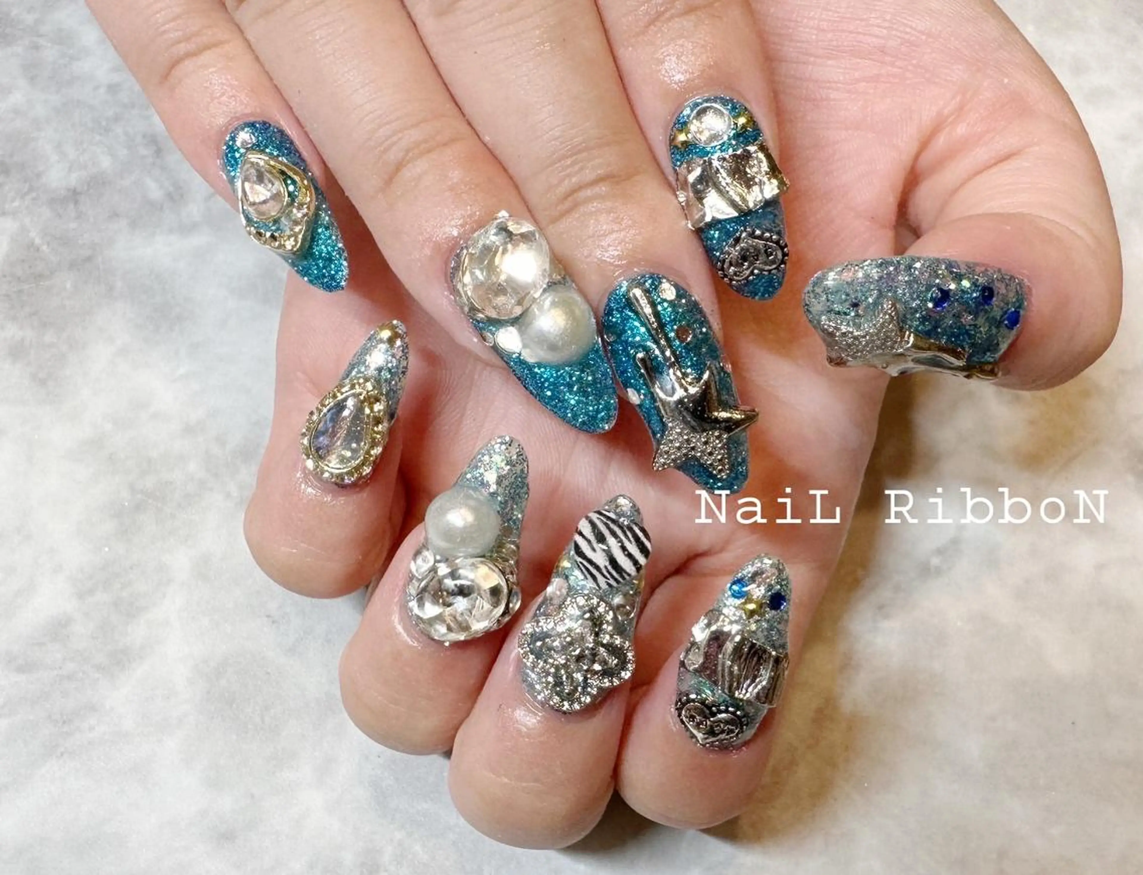 ネイル ネイルリボン 伊藤のネイルデザイン