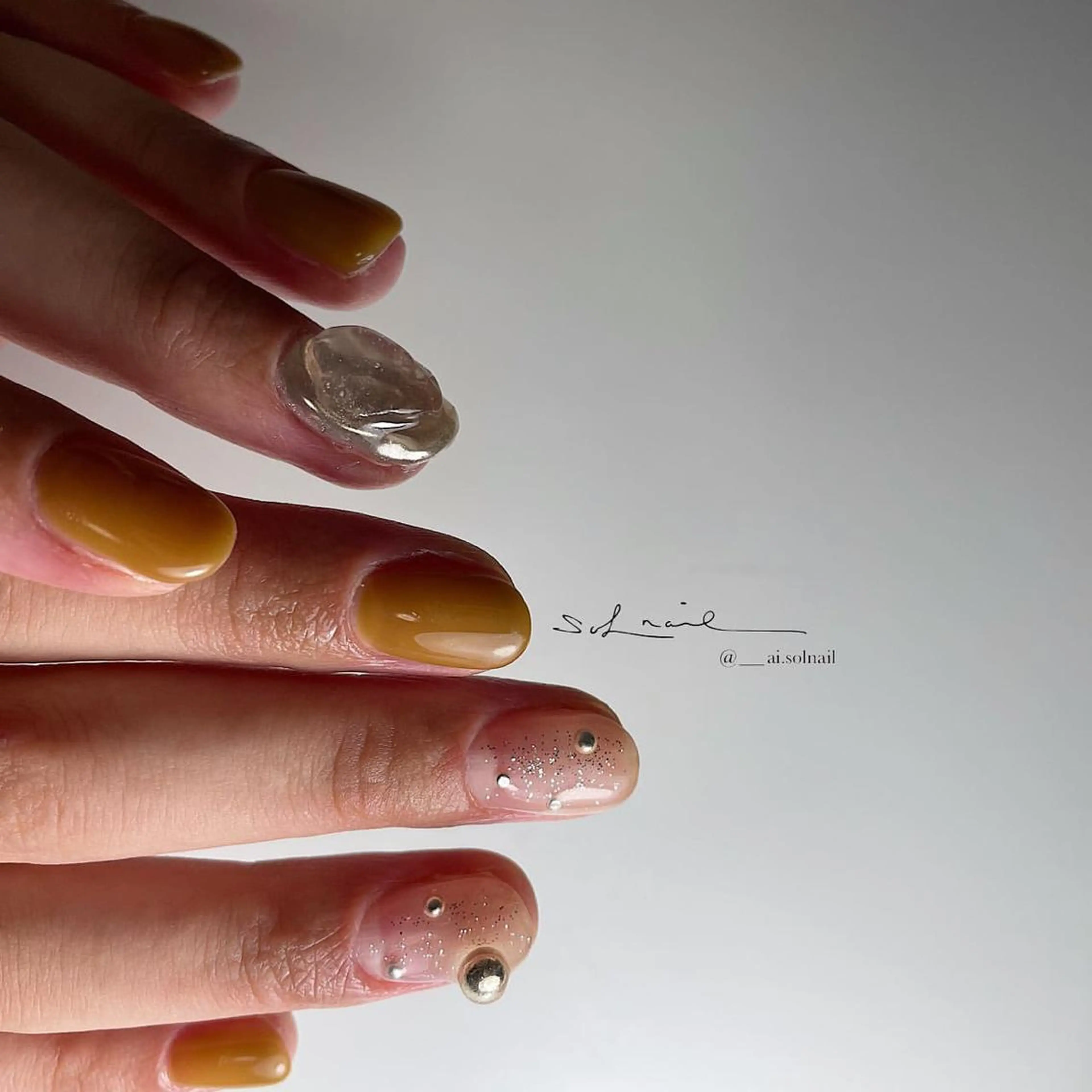 ロング カラー パーマ ヘアアレンジ メンズ キッズ ネイル マツエク・マツパ アイブロウ ベージュカラー ブラウンカラー シルバー 眉カラー カラーマツエク 🍃伏見 / soL nail / aiのネイルデザイン