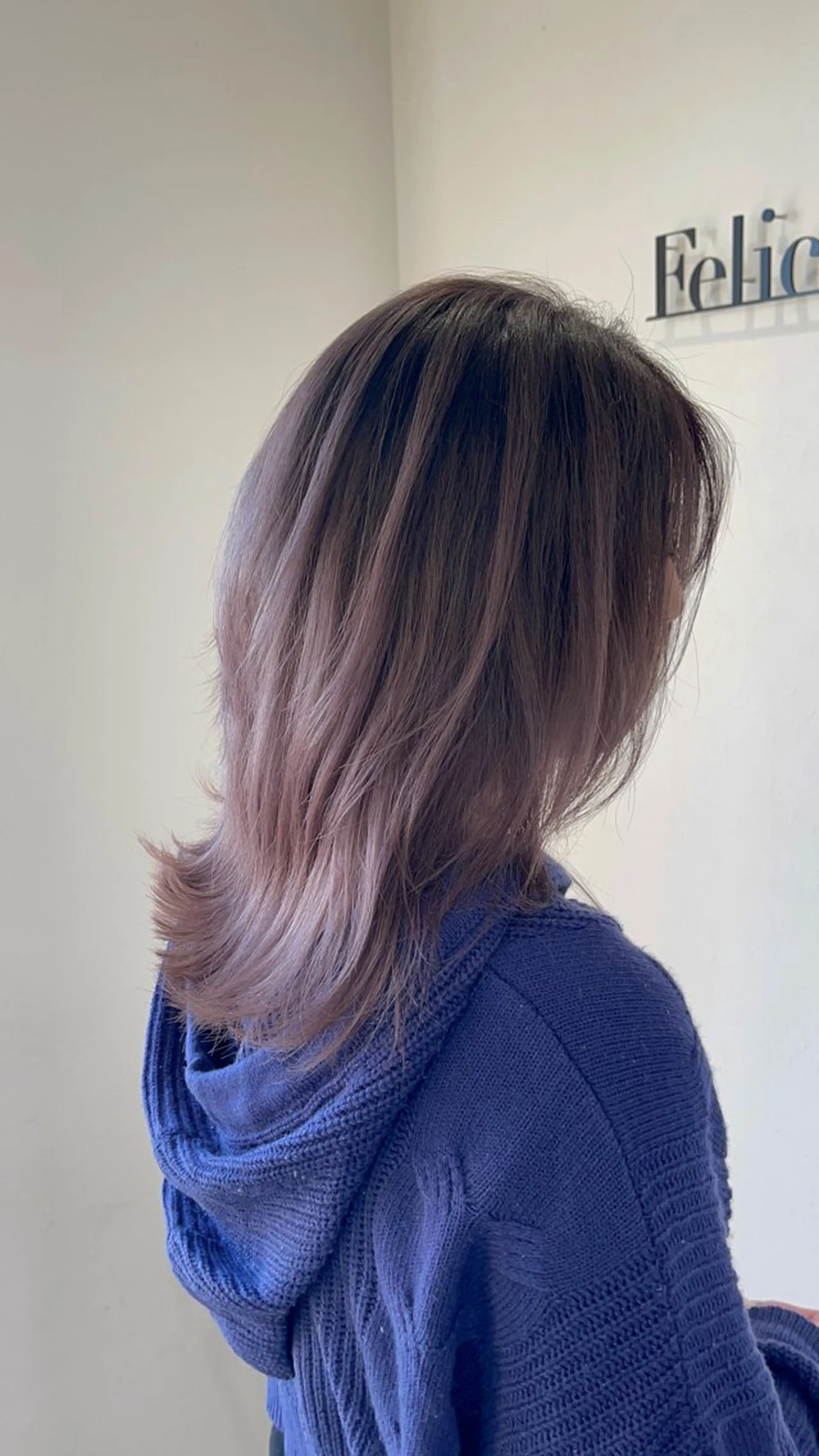 セミロング カラー Felice Erikaのヘアスタイル