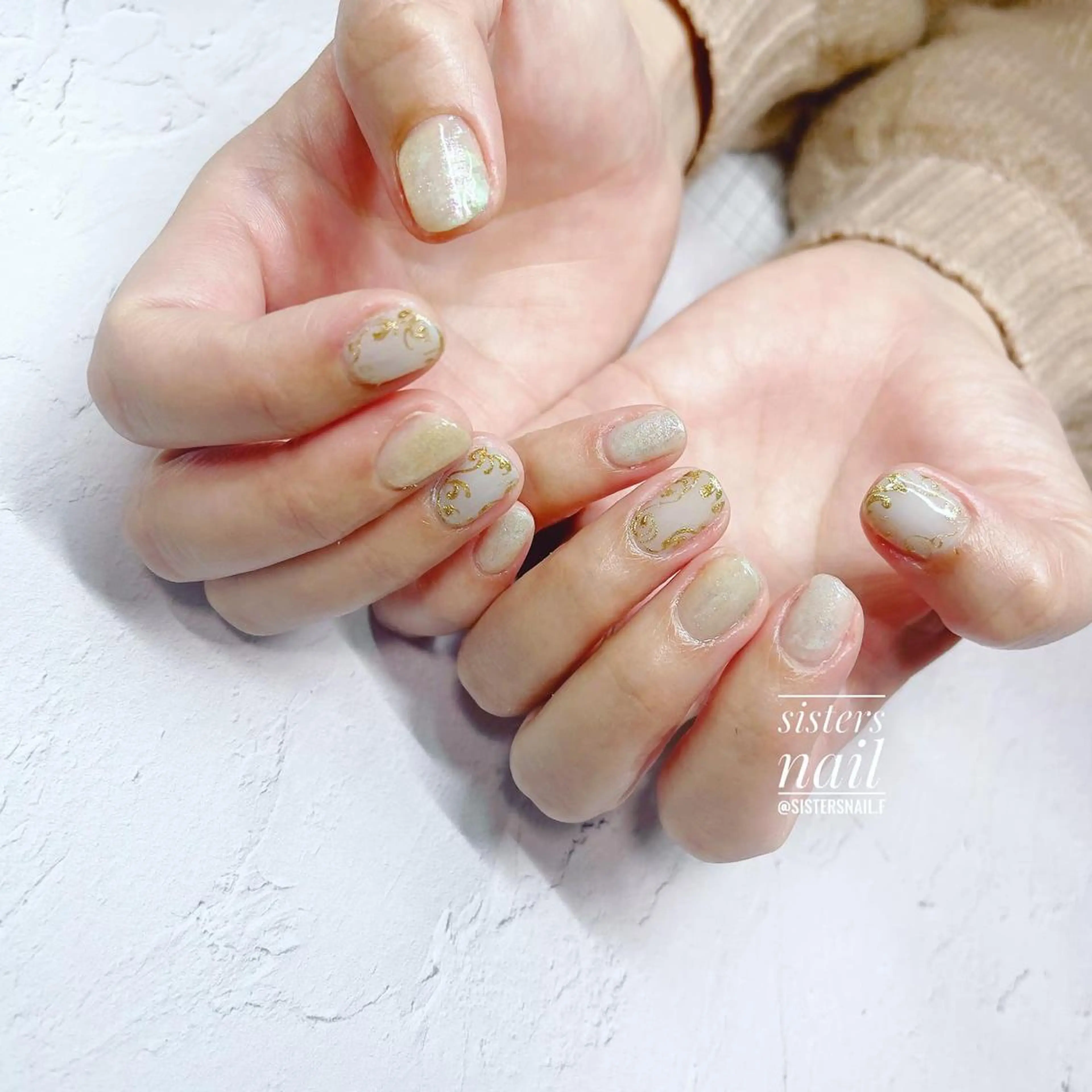 ネイル アートネイル オーロラネイル ゴールド グリーン キラキラネイル sisters nail.fのネイルデザイン