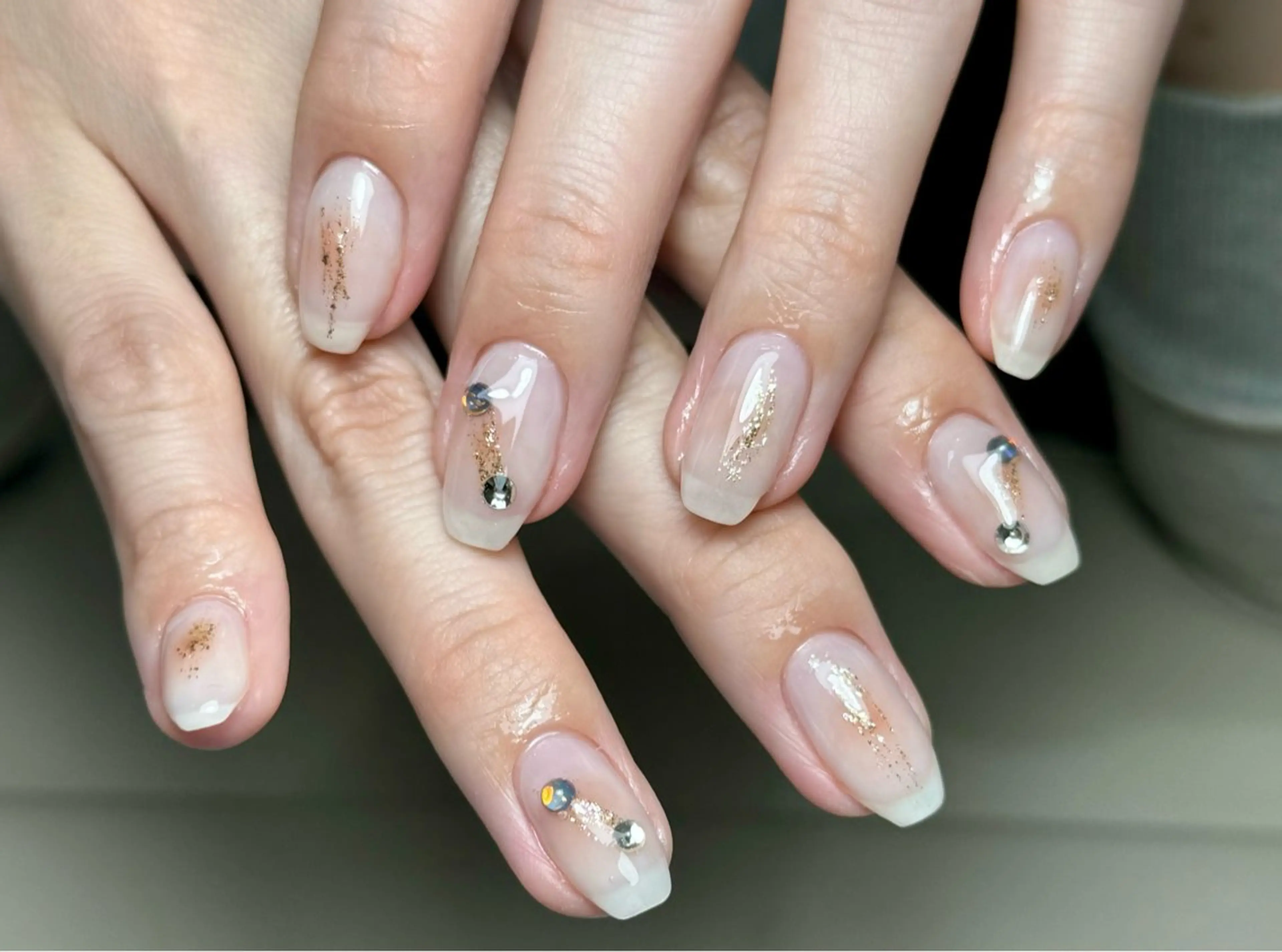 ネイル ハンドネイル フットネイル ハンドケア AngelChris ビューティーサロンのネイルデザイン