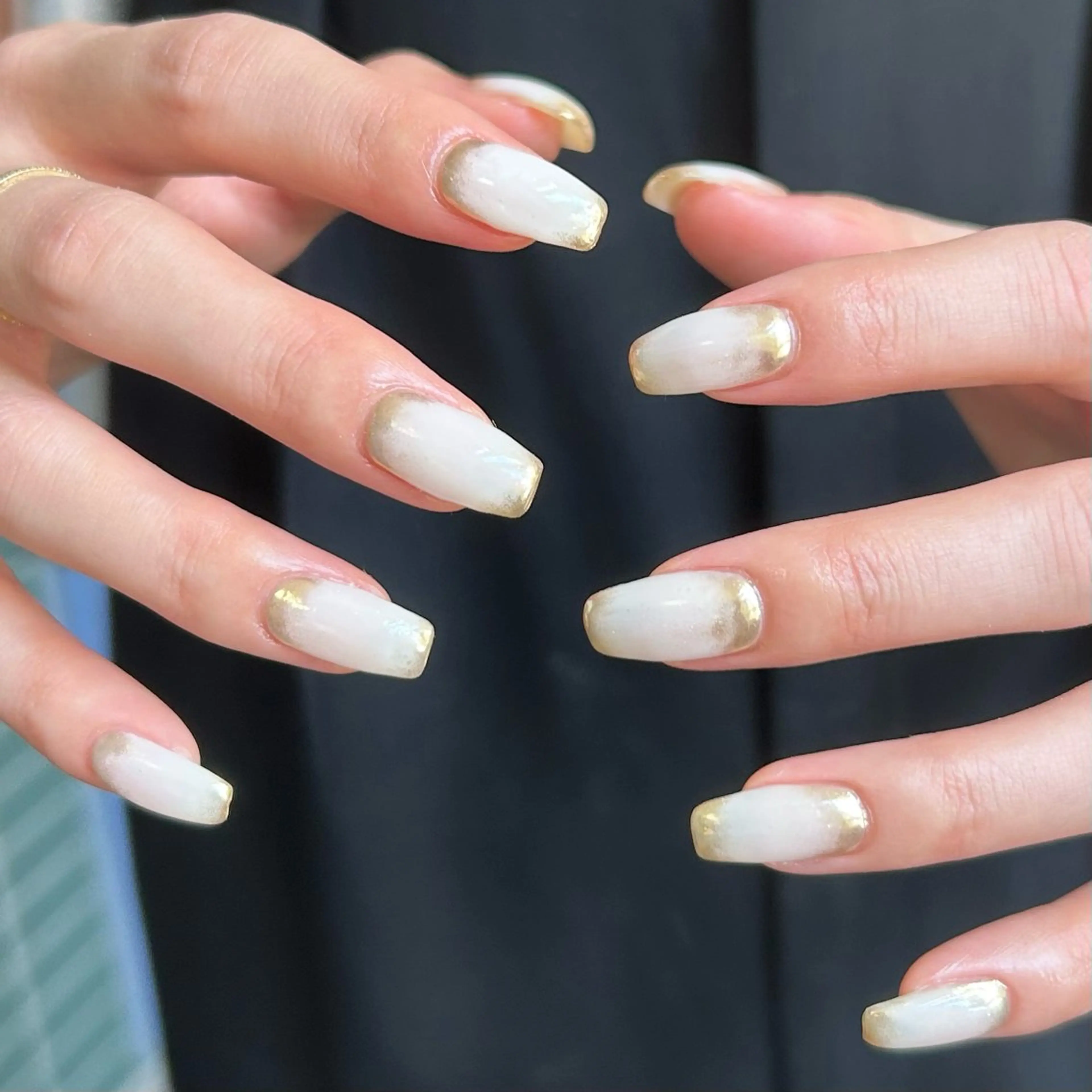 ネイル グラデーション ミラーネイル shine'an fuka🌿🫧のネイルデザイン