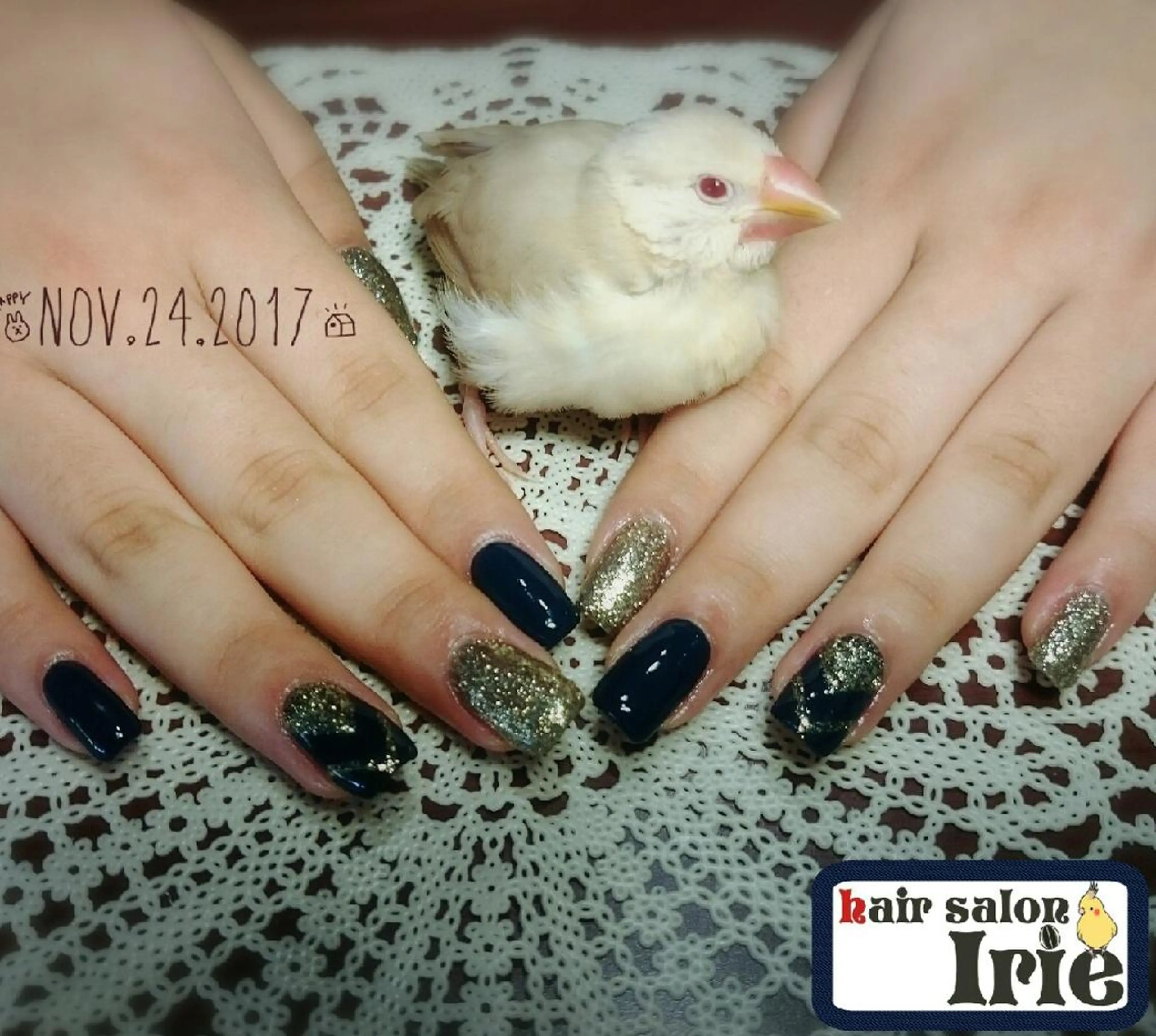 カラー ロング パーマ ヘアアレンジ メンズ キッズ ネイル ブルーカラー ネイビーカラー アートネイル ブルー ラメ(グリッター) ハンドネイル ハンドケア Hair salon Irie所属・與儀 知佳のネイルデザイン