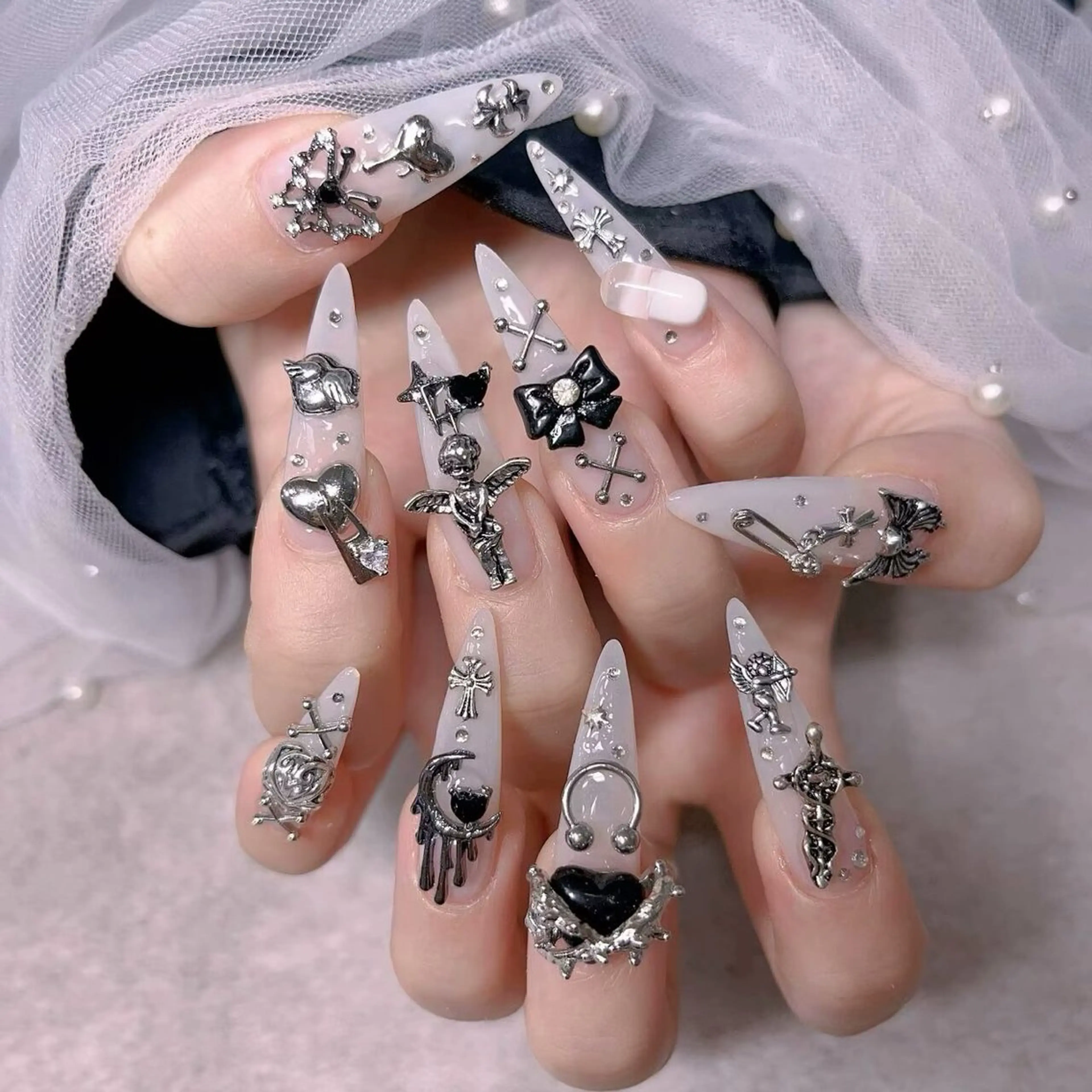 ネイル UMI ネイルサロン新宿🎀のネイルデザイン