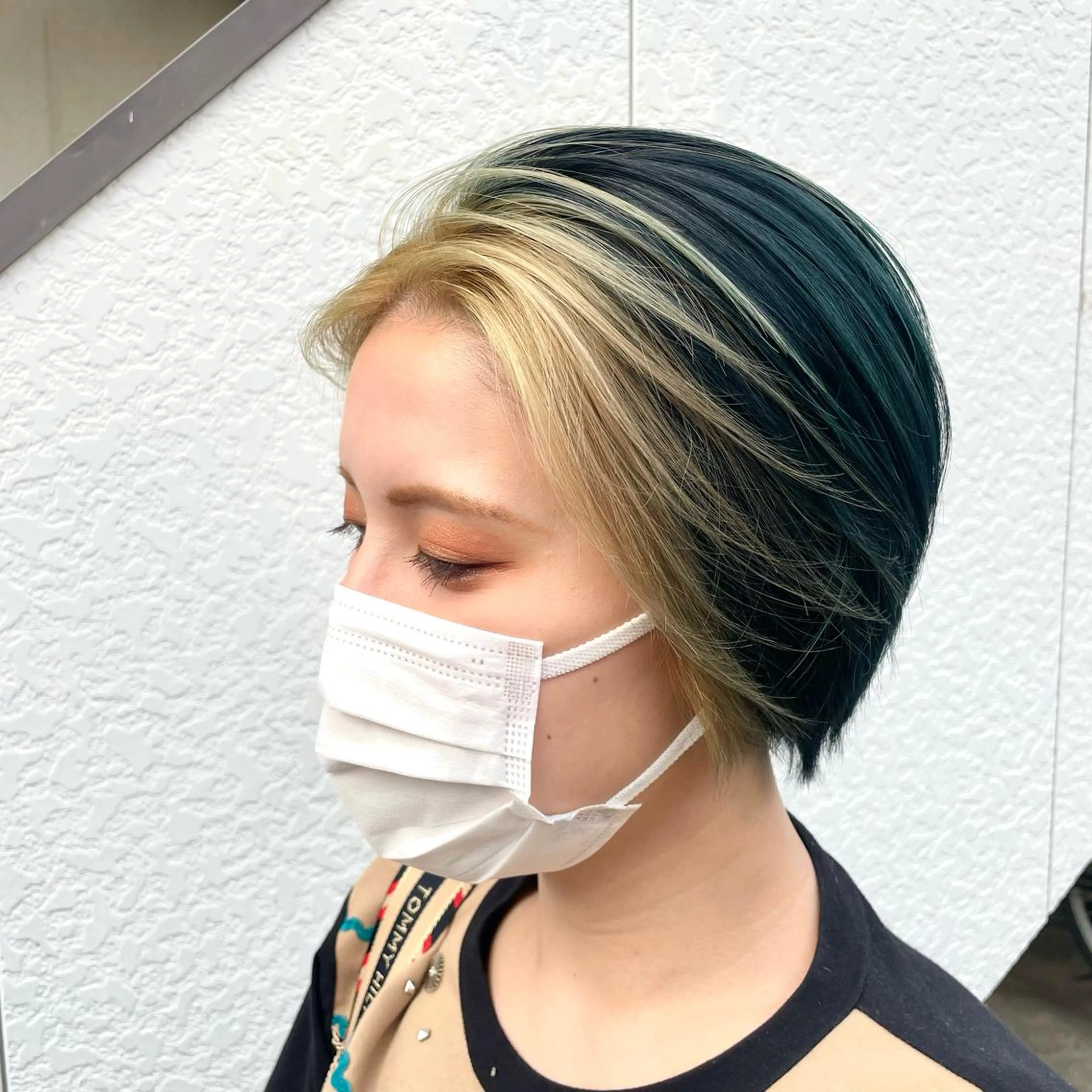 ショート カラー ブリーチ ケアブリーチ ダブルカラー イエローカラー インナーカラー/推し ウルフ/アニメカラーのヘアスタイル