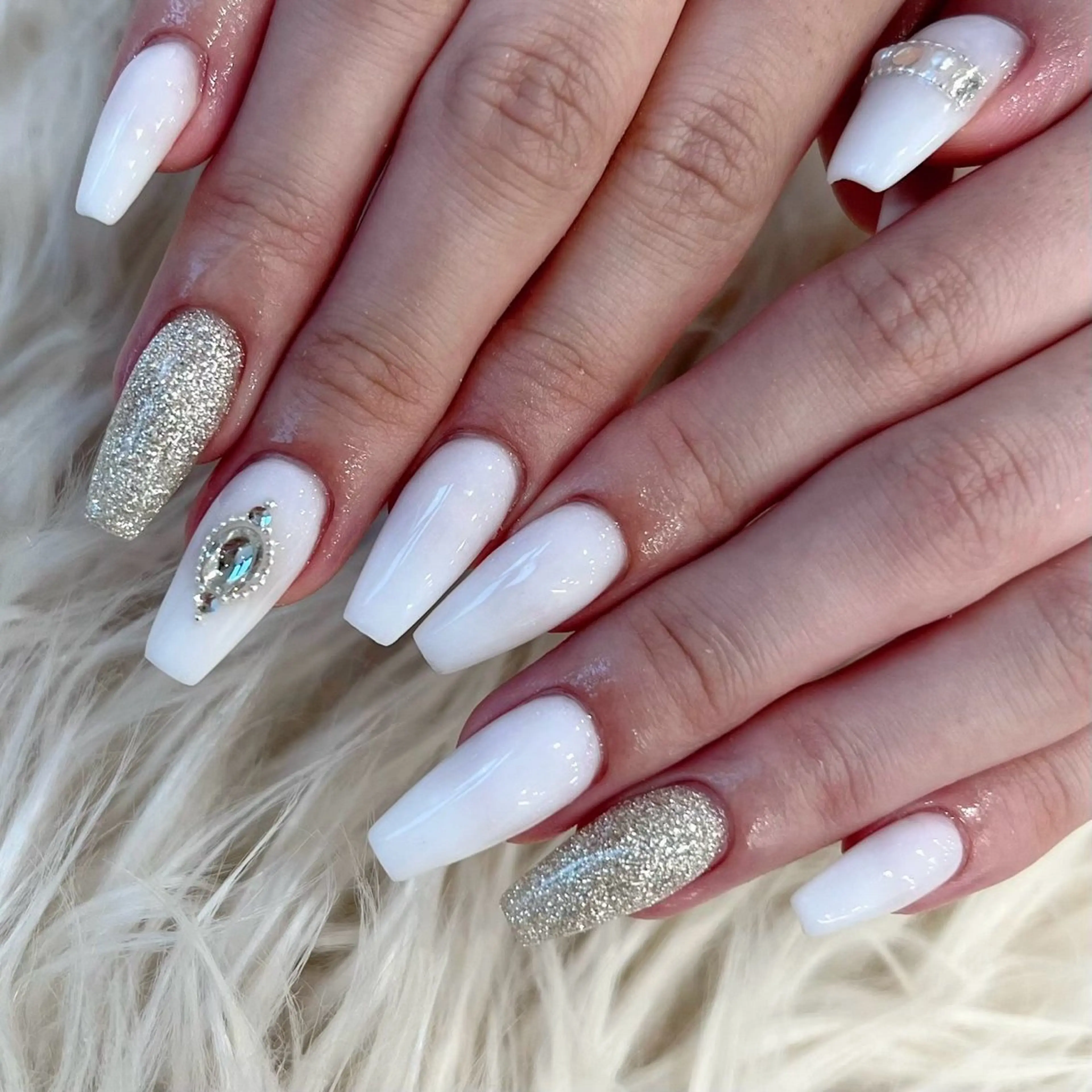 【オフ込み】アクリルスカルプ　長さだし10本&アート2本　お色2色まで　アート（ストーン、シール、マグネット、ミラー）の写真