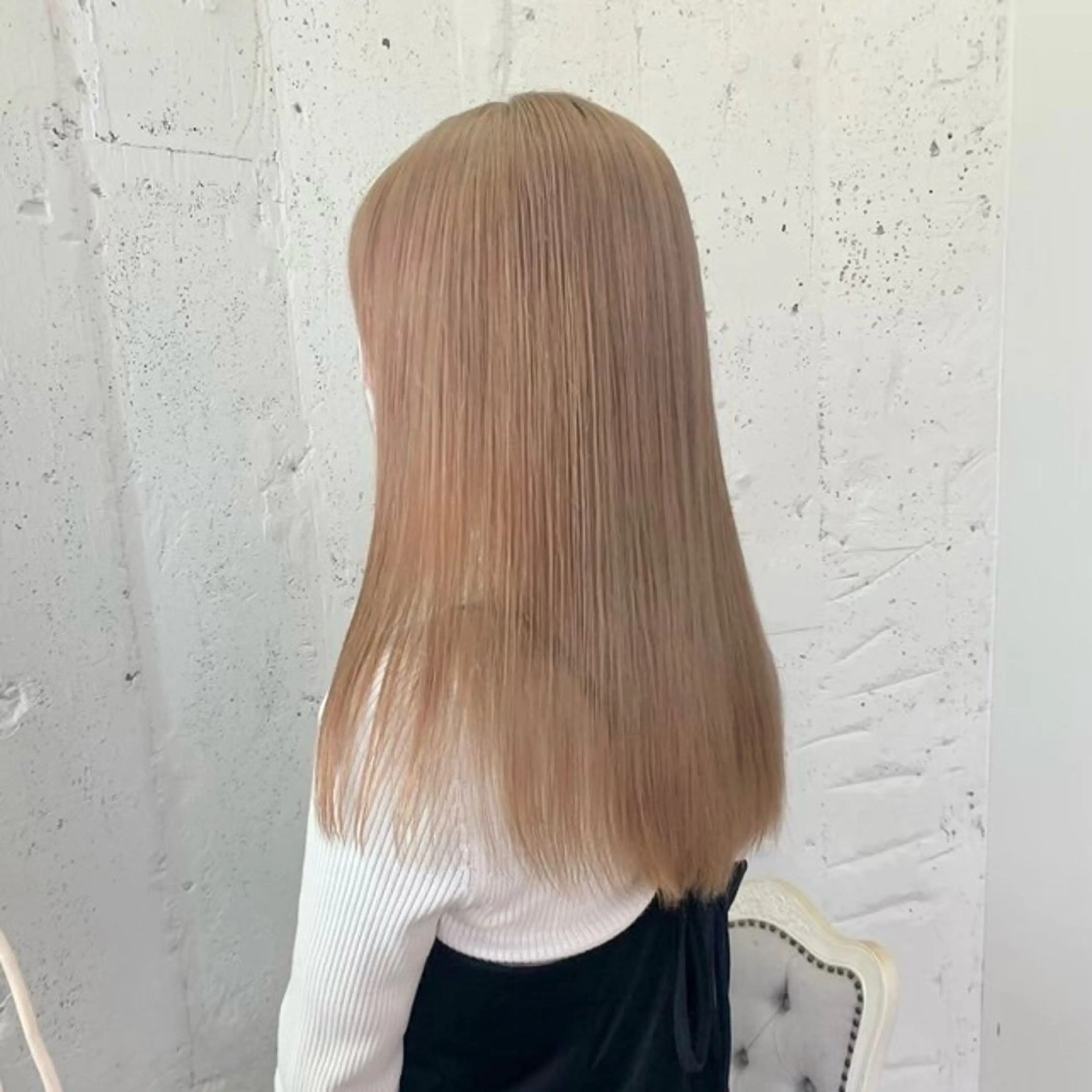 セミロング カラー ヘアカラー 🩵ハイトーン🩵 緒方美柚のヘアスタイル