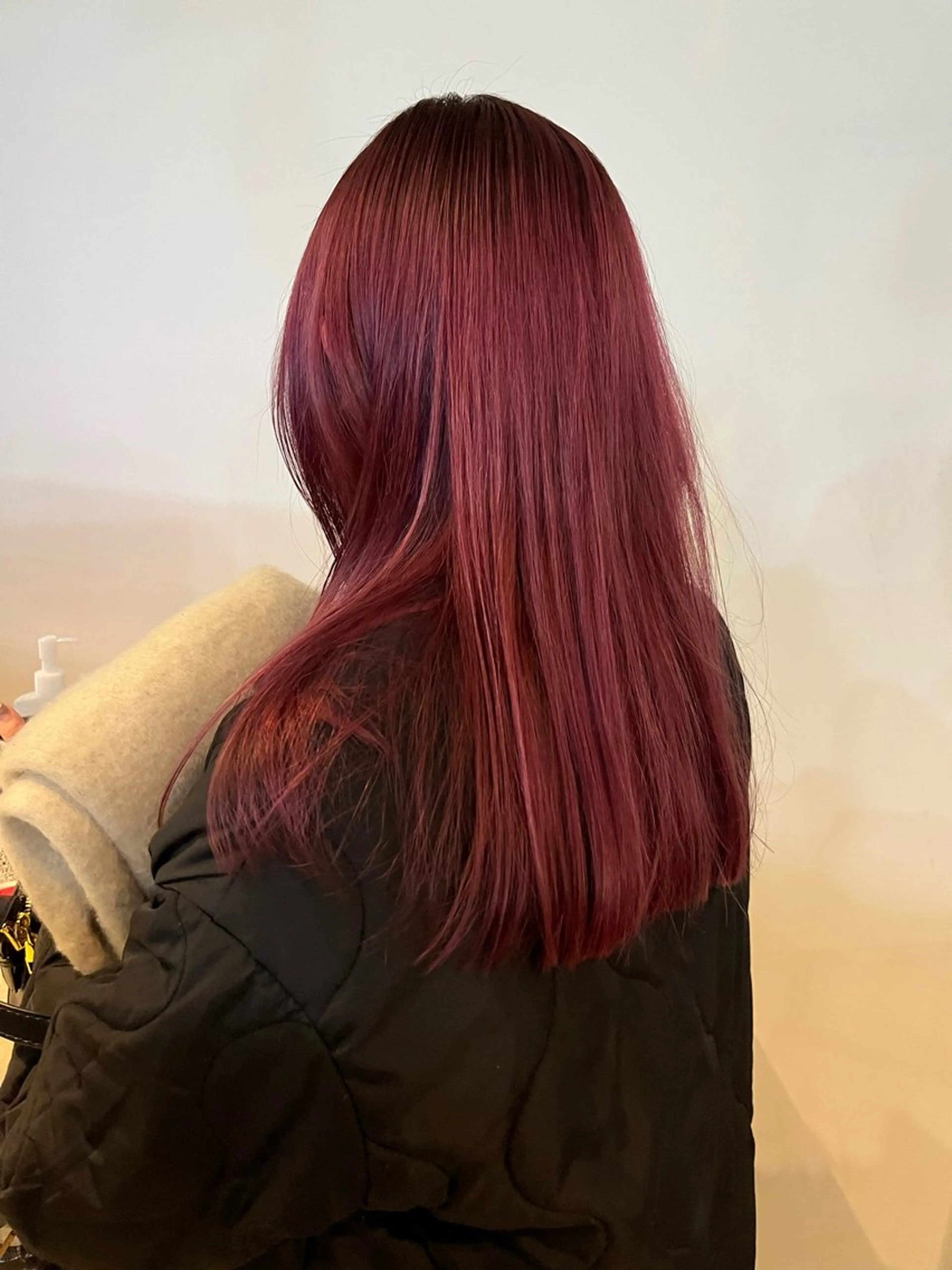 ワンブリーチ+オンカラー+毛髪強化トリートメント(施術時間4時間半​〜​)の写真