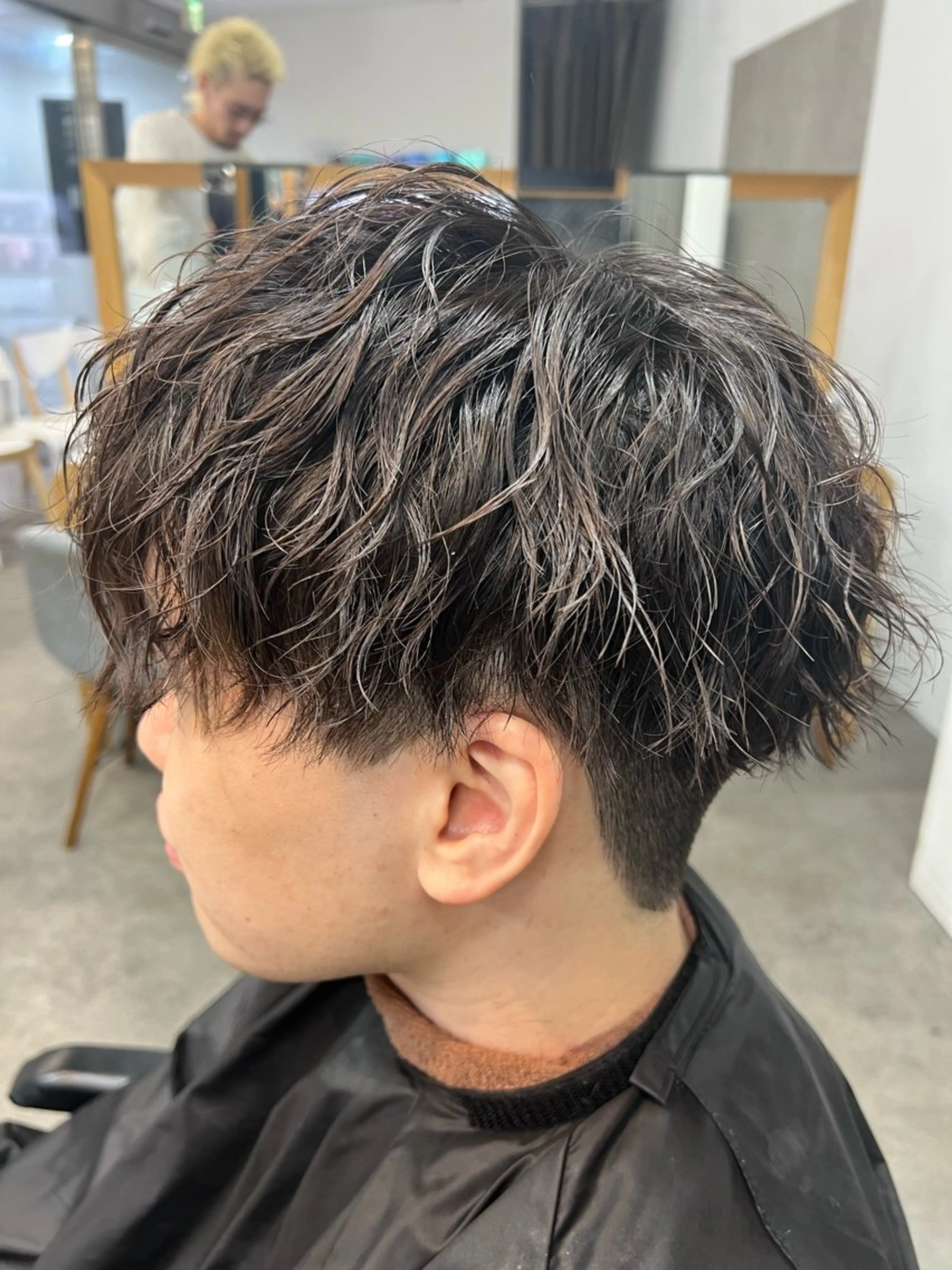 パーマ メンズ センターパート コンマヘア フェードカット カルマパーマ マッシュ パーマ 原宿 フェザーパーマ fifth イノウエのヘアスタイル
