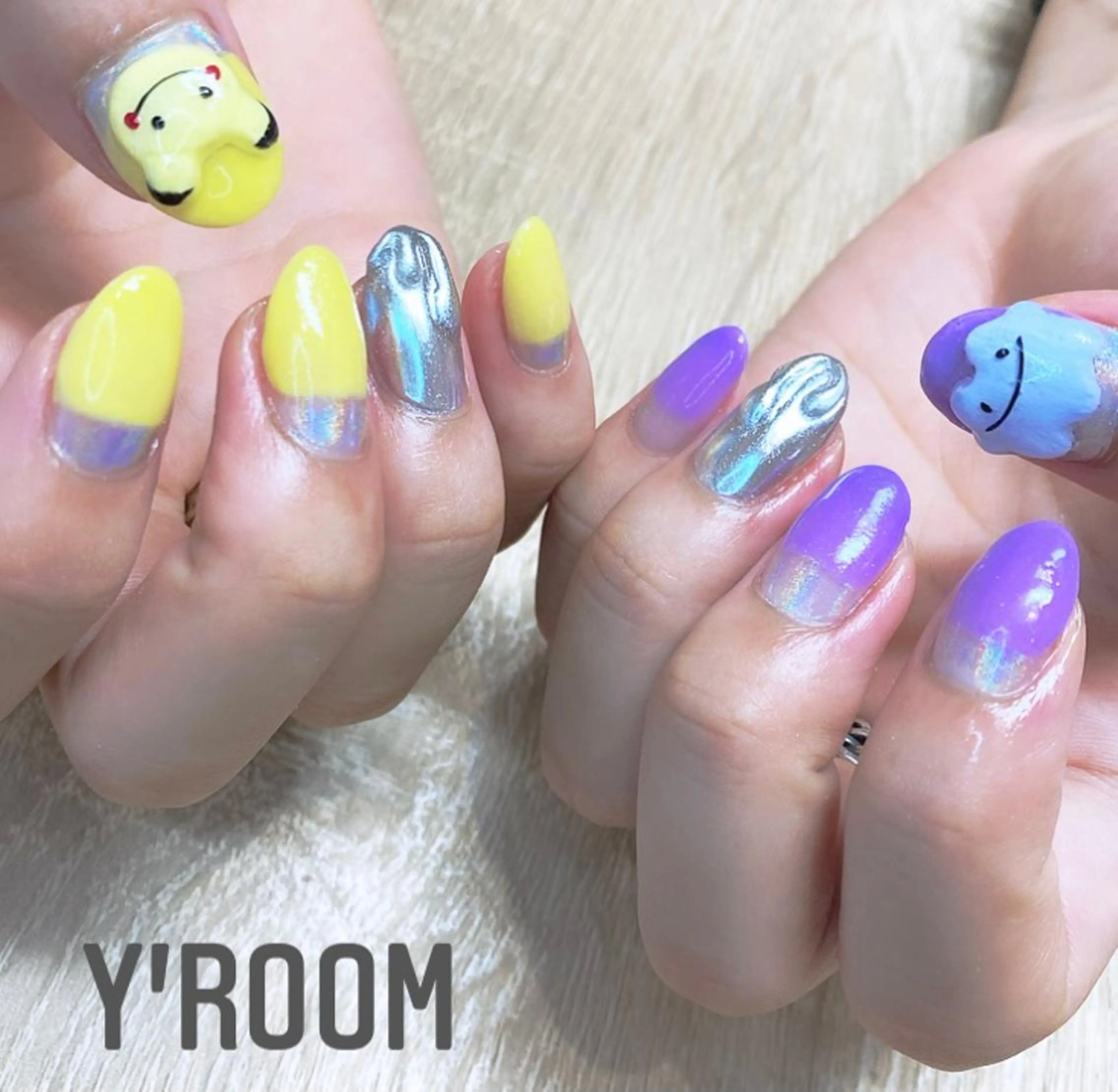 ネイル オーロラネイル フラッシュネイル ジェルネイル 氷ネイル・うるうるネイル マグネットネイル YUKA （ネイリスト）のネイルデザイン
