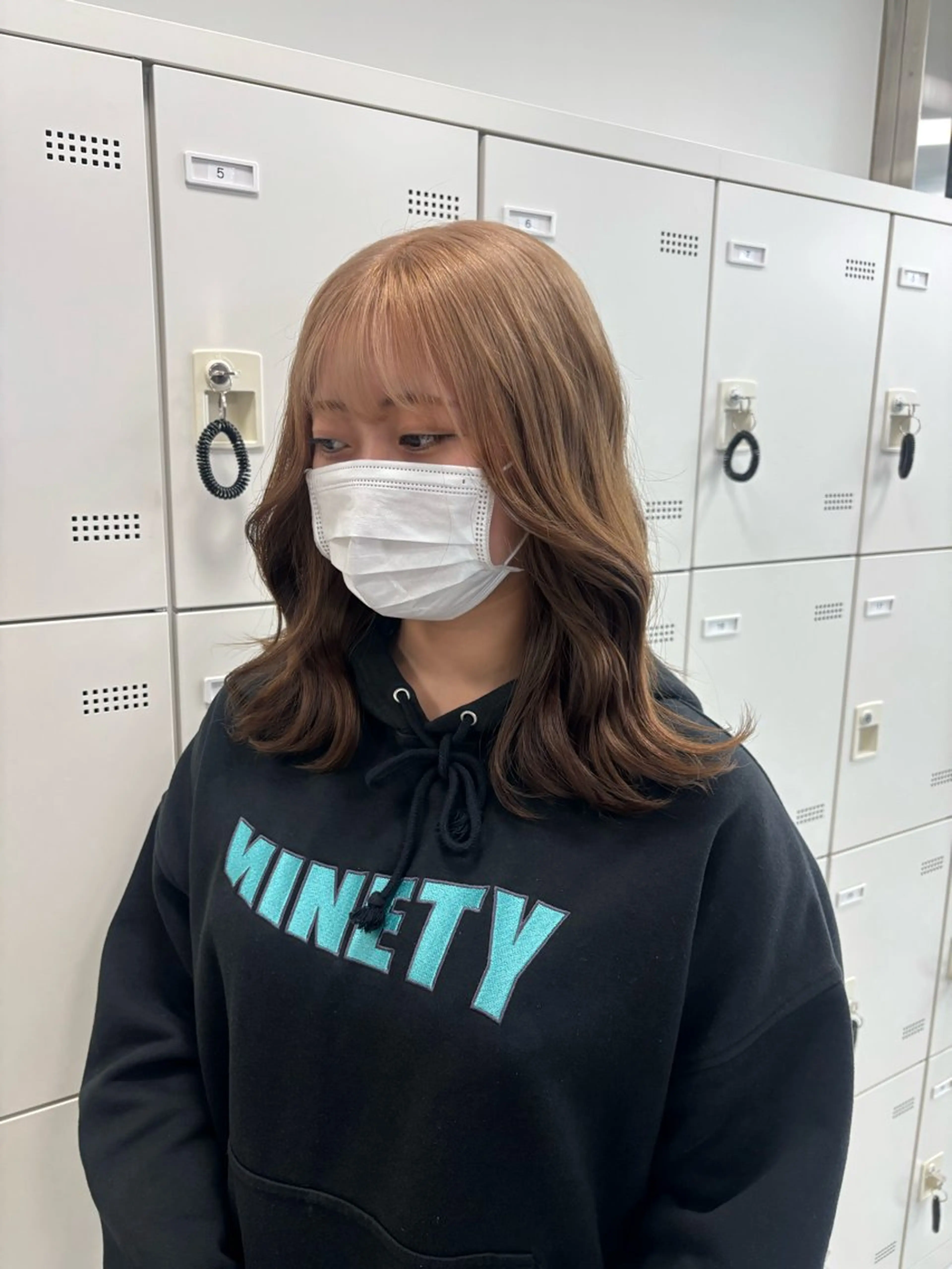 セミロング カラー モテ髪💕ハイトーン ベージュ yuriaのヘアスタイル